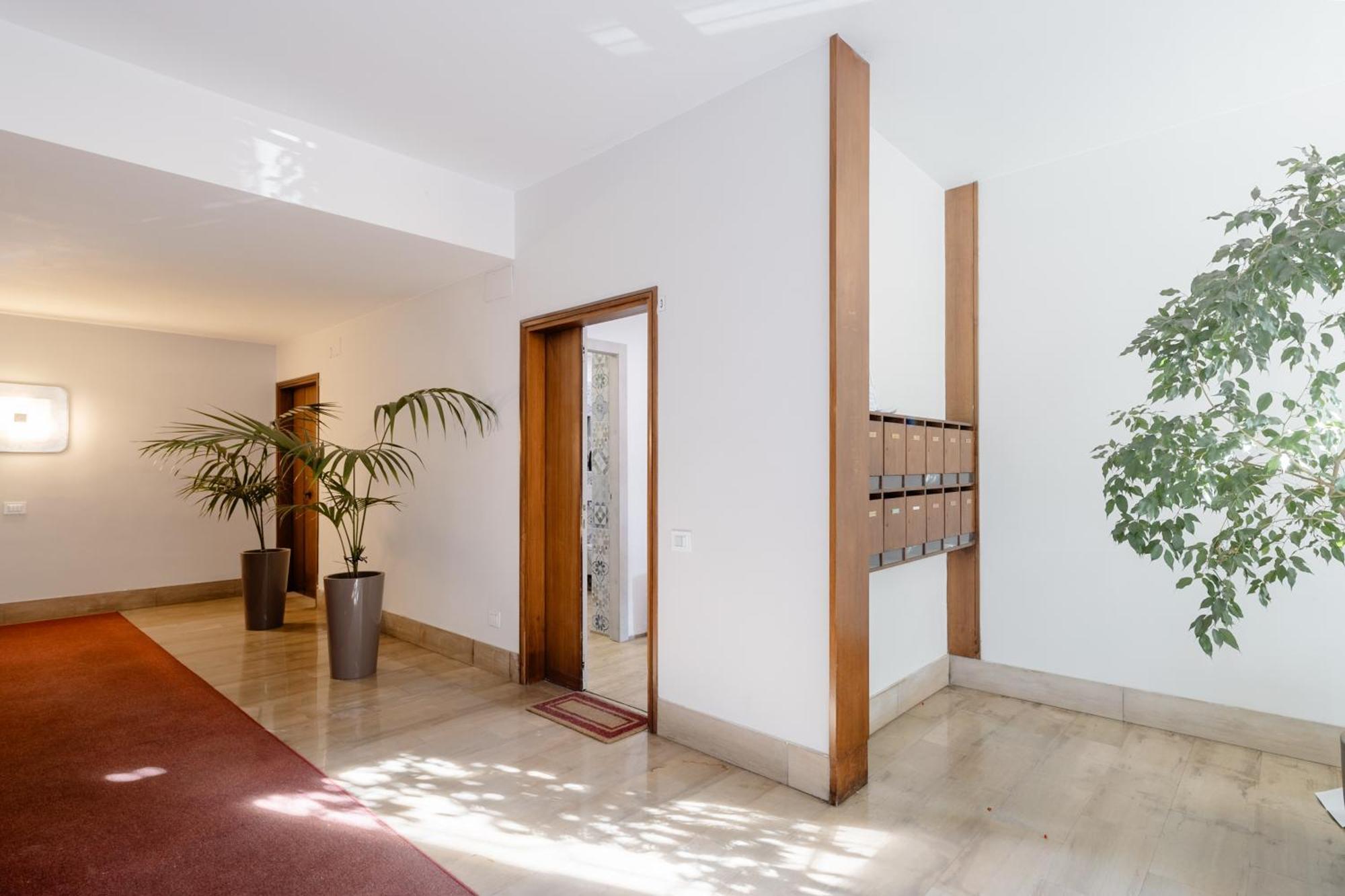 Appartamento Open The Classic Wooden Shutters At A Cozy Nest *