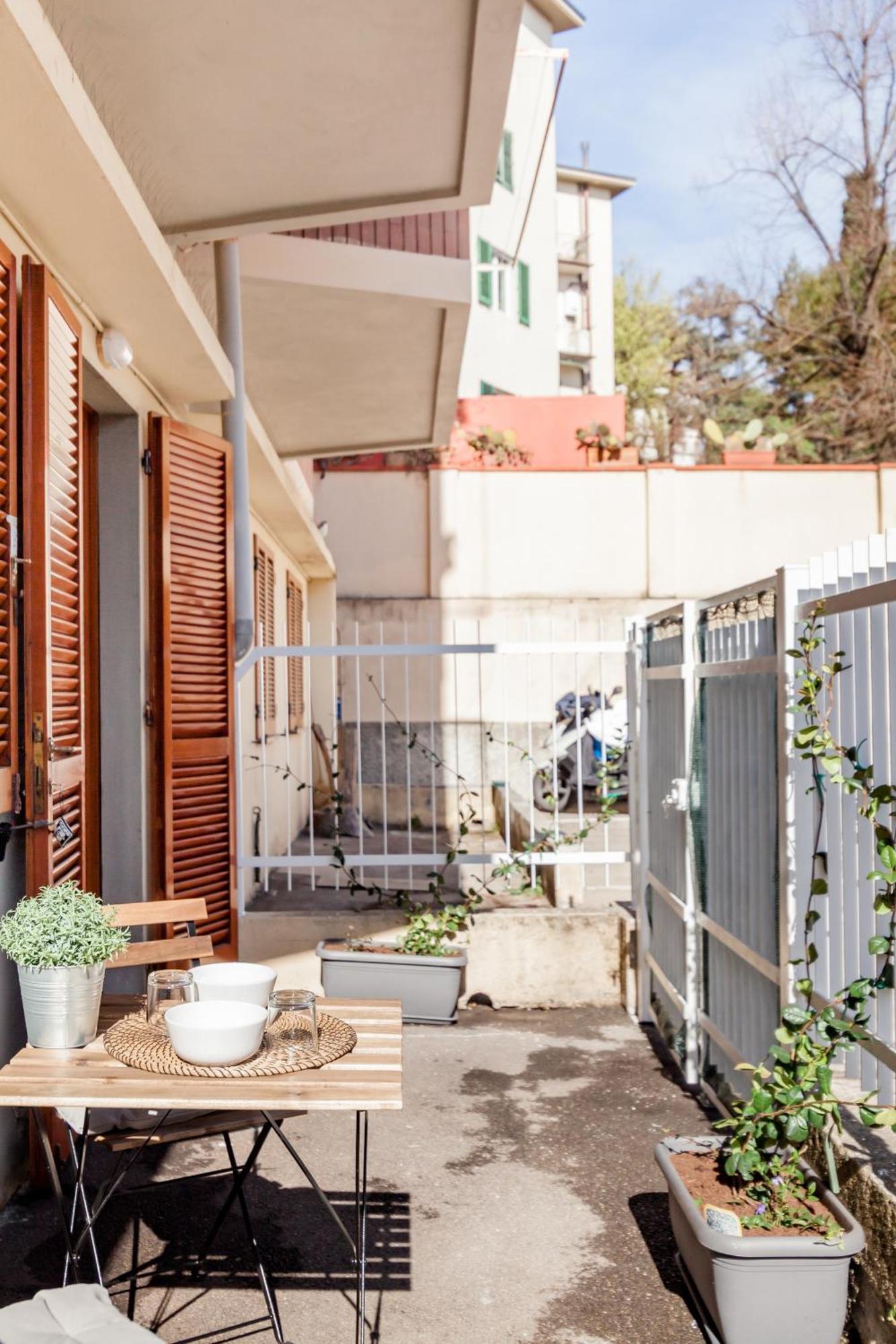 Appartamento Open The Classic Wooden Shutters At A Cozy Nest *