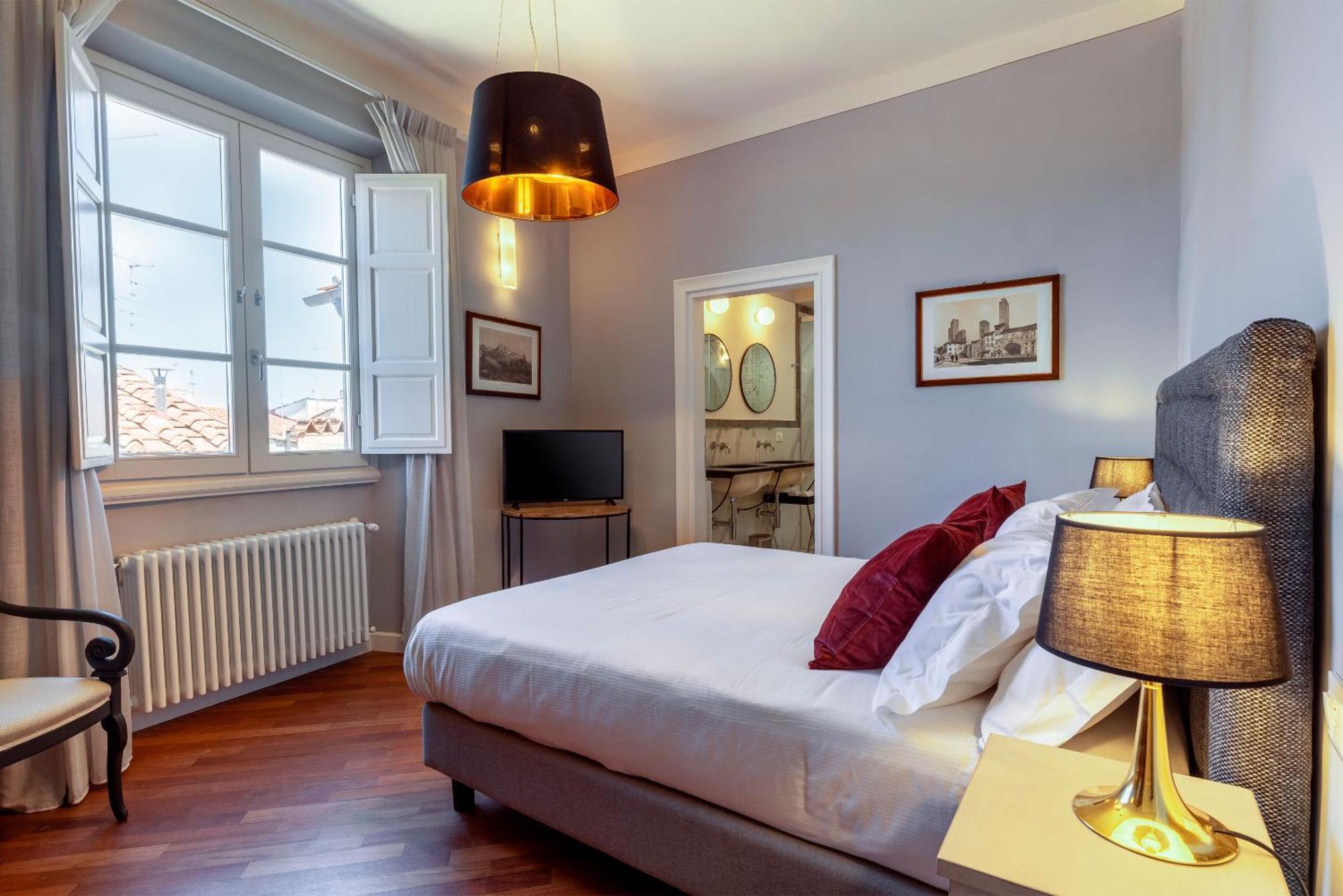 Genteel Piazza Pitti Apartment *