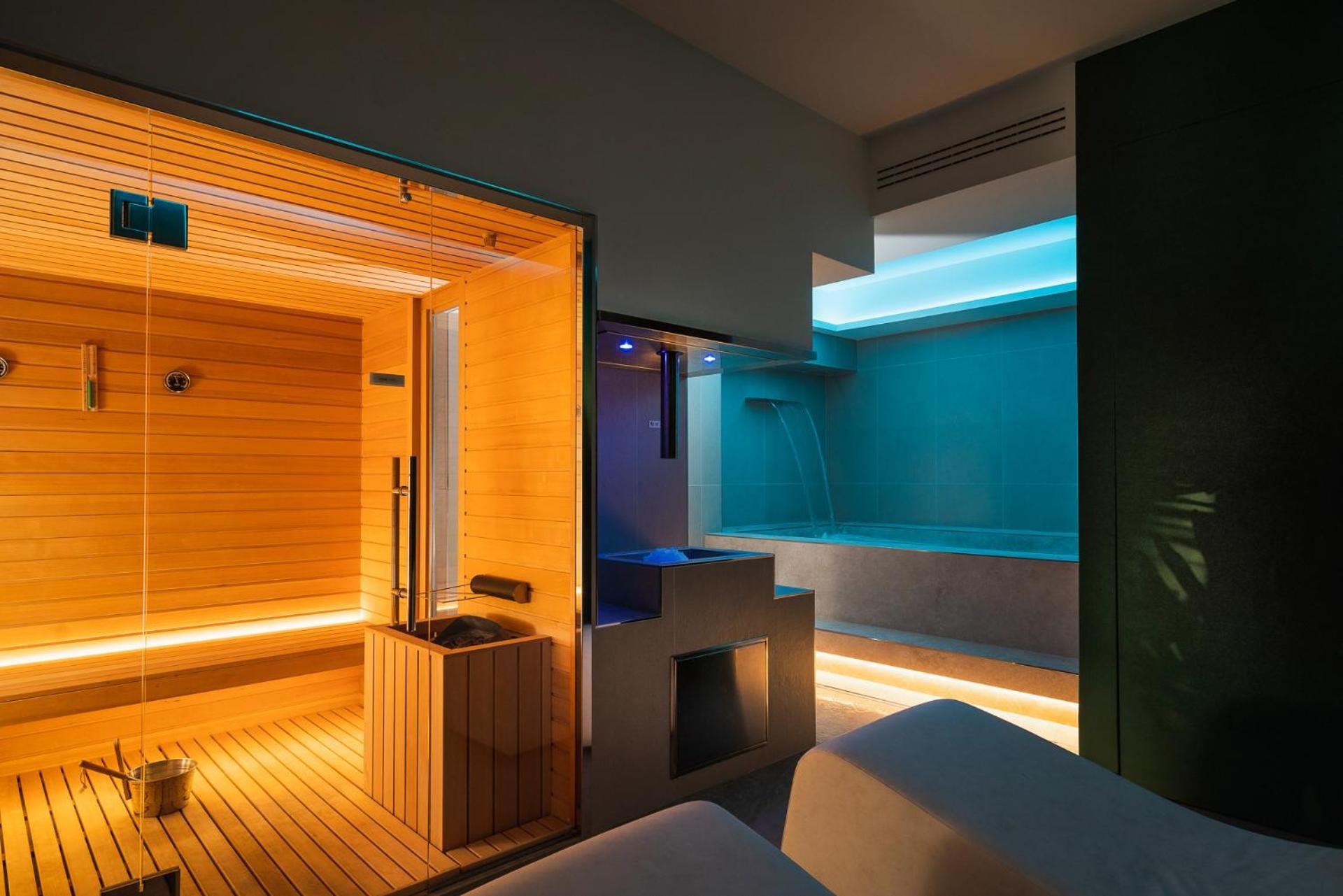 Iq Hotel