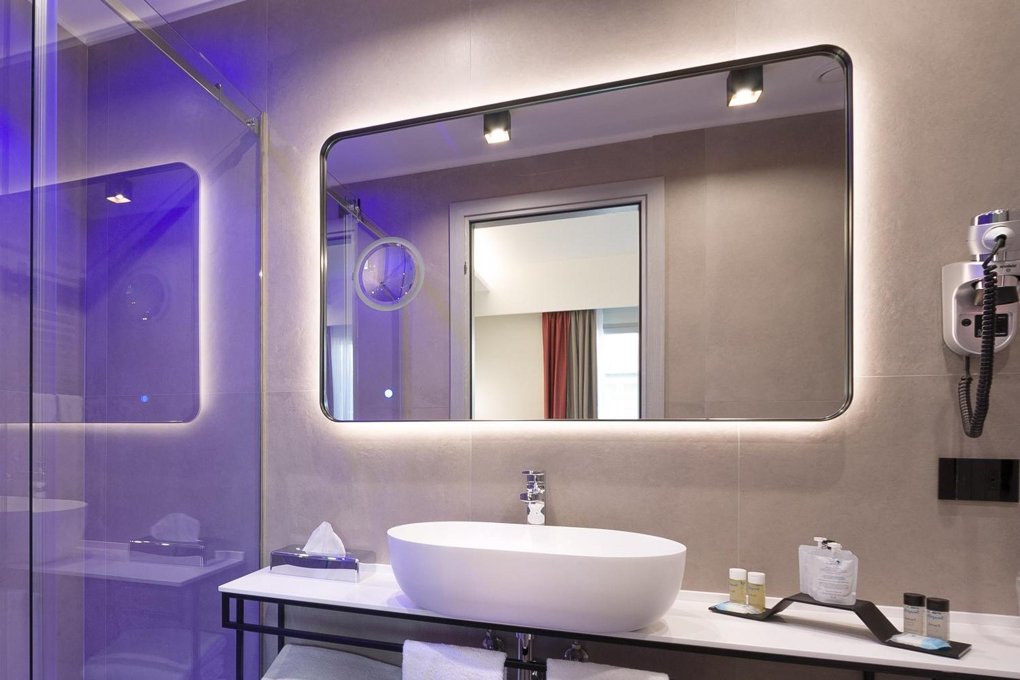 Iq Hotel 4*
