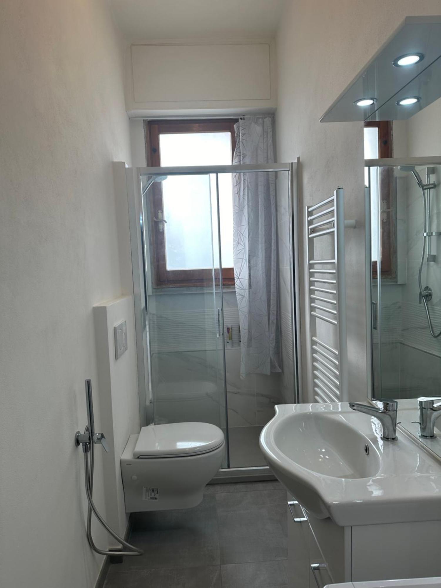 Jf Yellow - Ideal Location Away From The Crowds And Close To The Tramline Stop - Only Female Guests Or Couples Alloggio in famiglia *