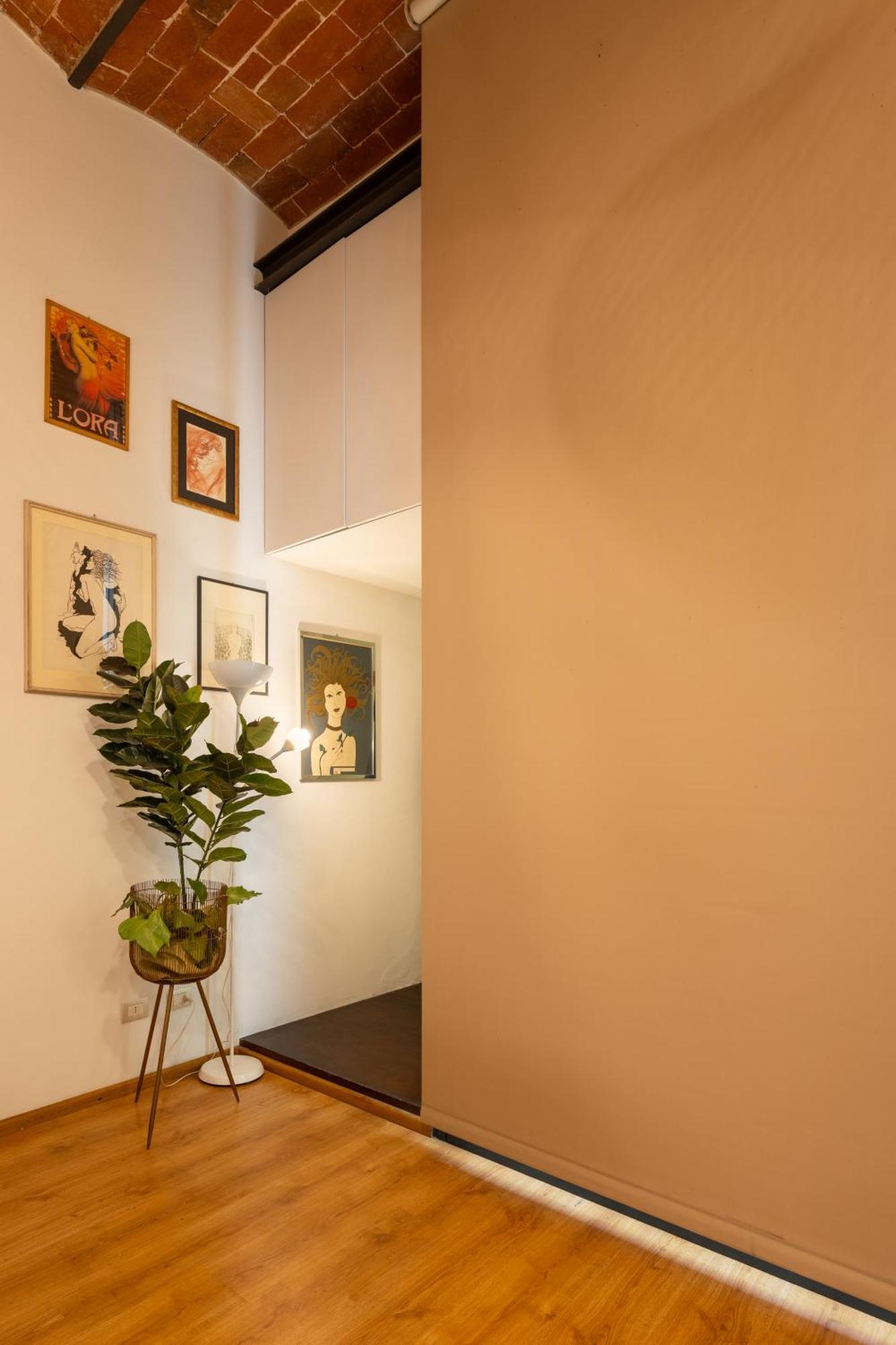 Metropolitan Loft: Center Base With Local Charm