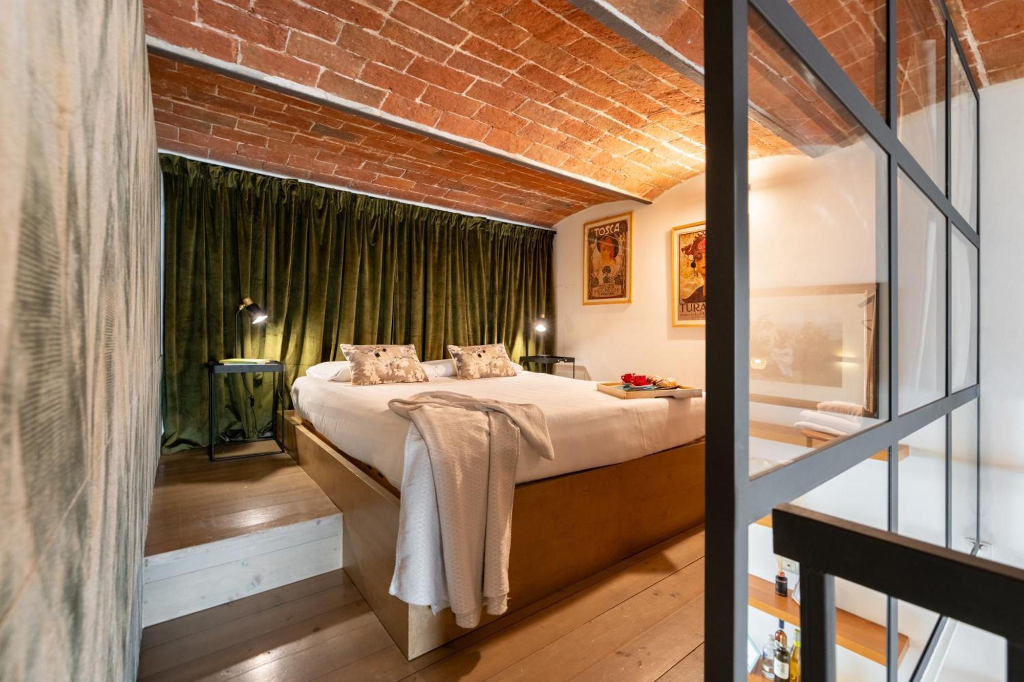 Metropolitan Loft: Center Base With Local Charm