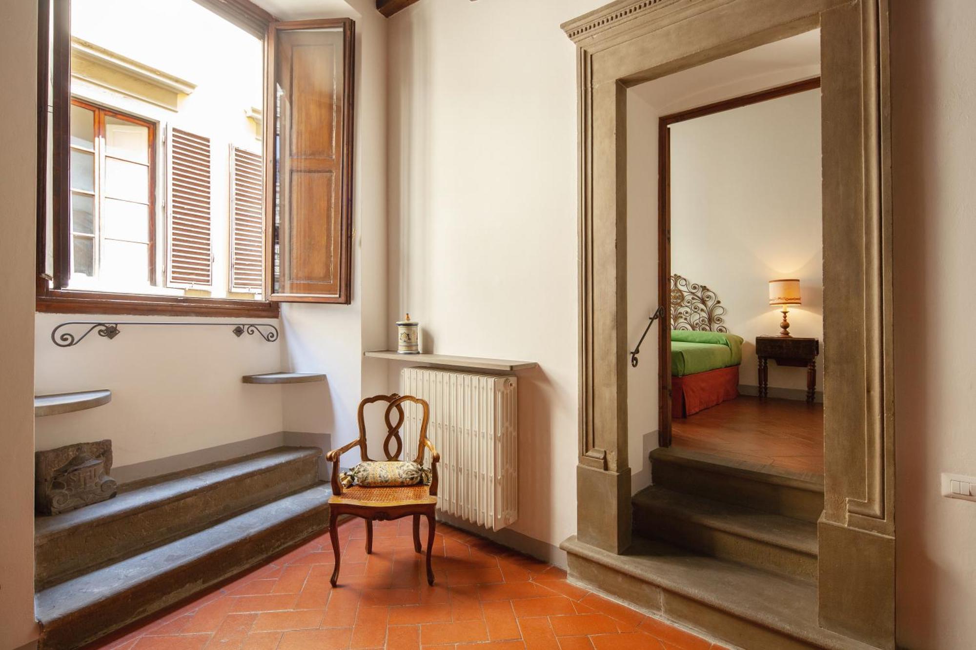 Aurora's, Renaissance Suite, Historic Apartment, Pivot Location, Few Walks From All, Ac Bedroom * Firenze