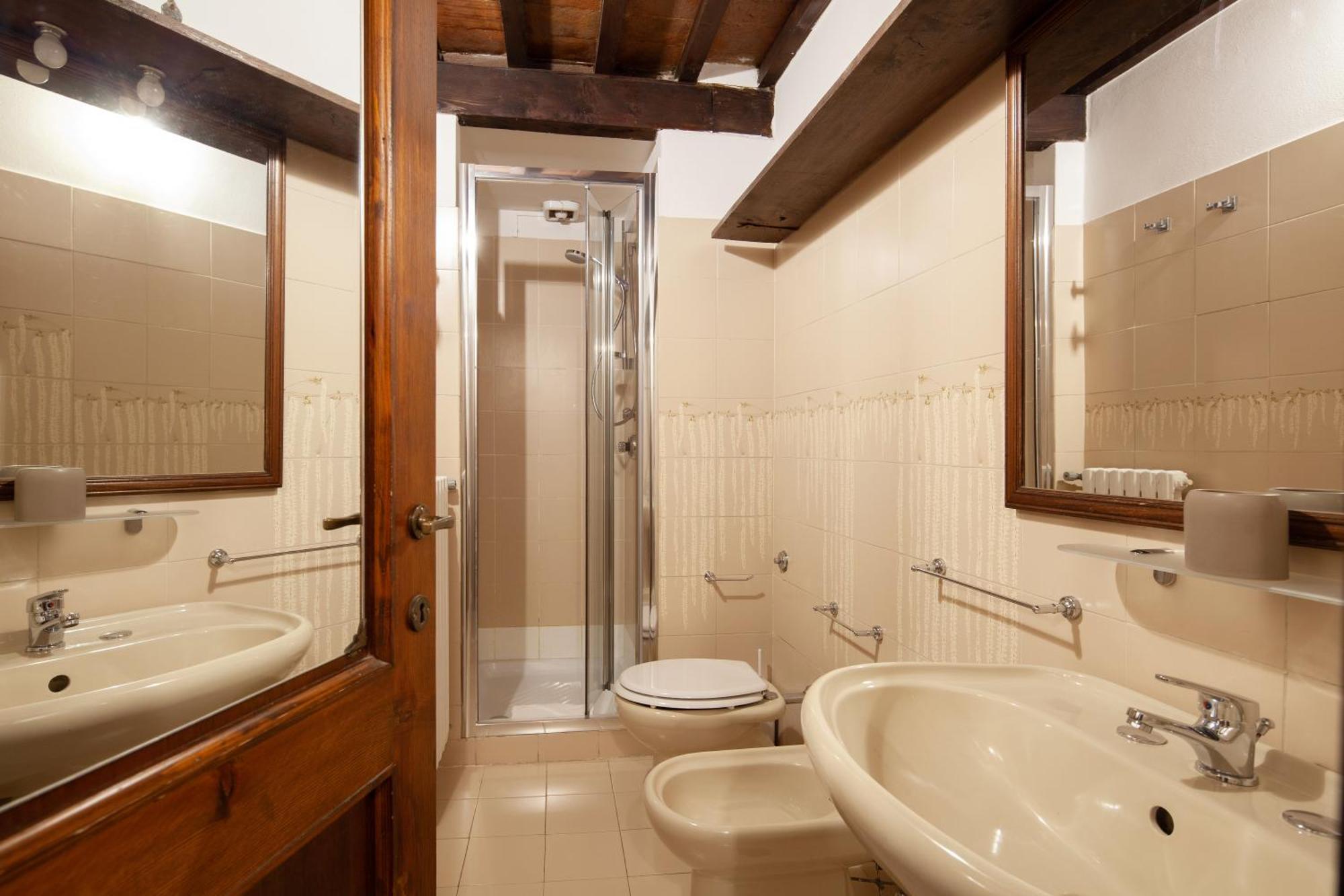 Appartamento Aurora's, Renaissance Suite, Historic Apartment, Pivot Location, Few Walks From All, Ac Bedroom *