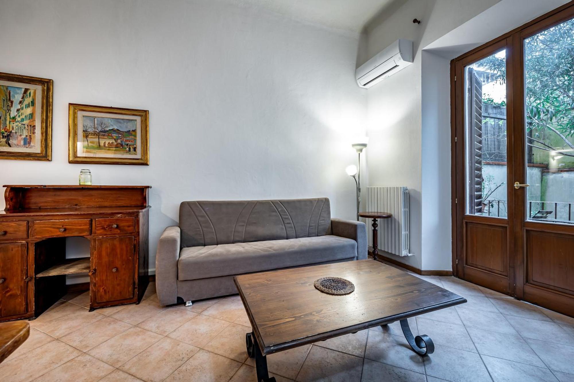Apartment Yid With Little Garden