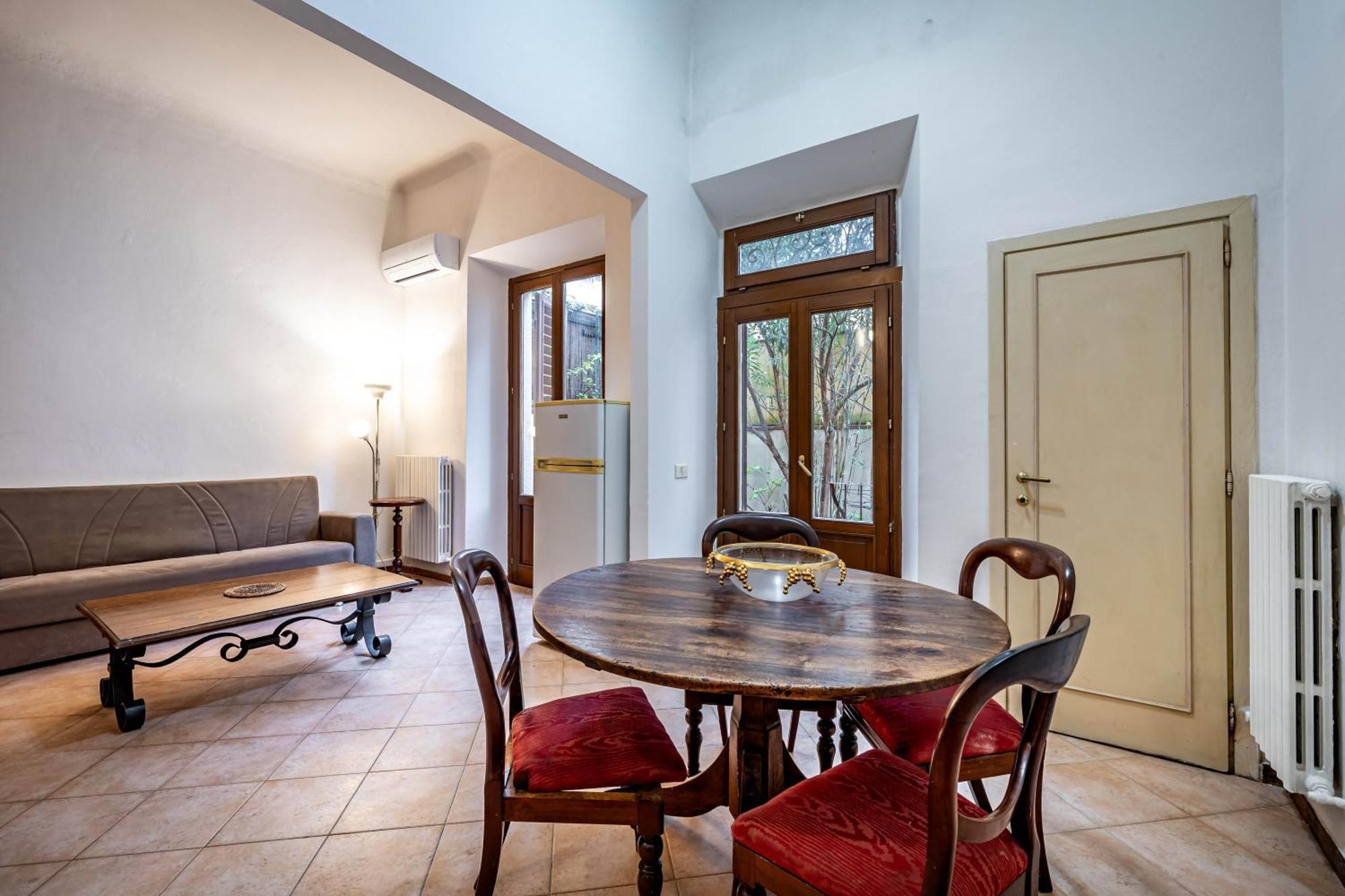 Yid With Little Garden Apartment Florence