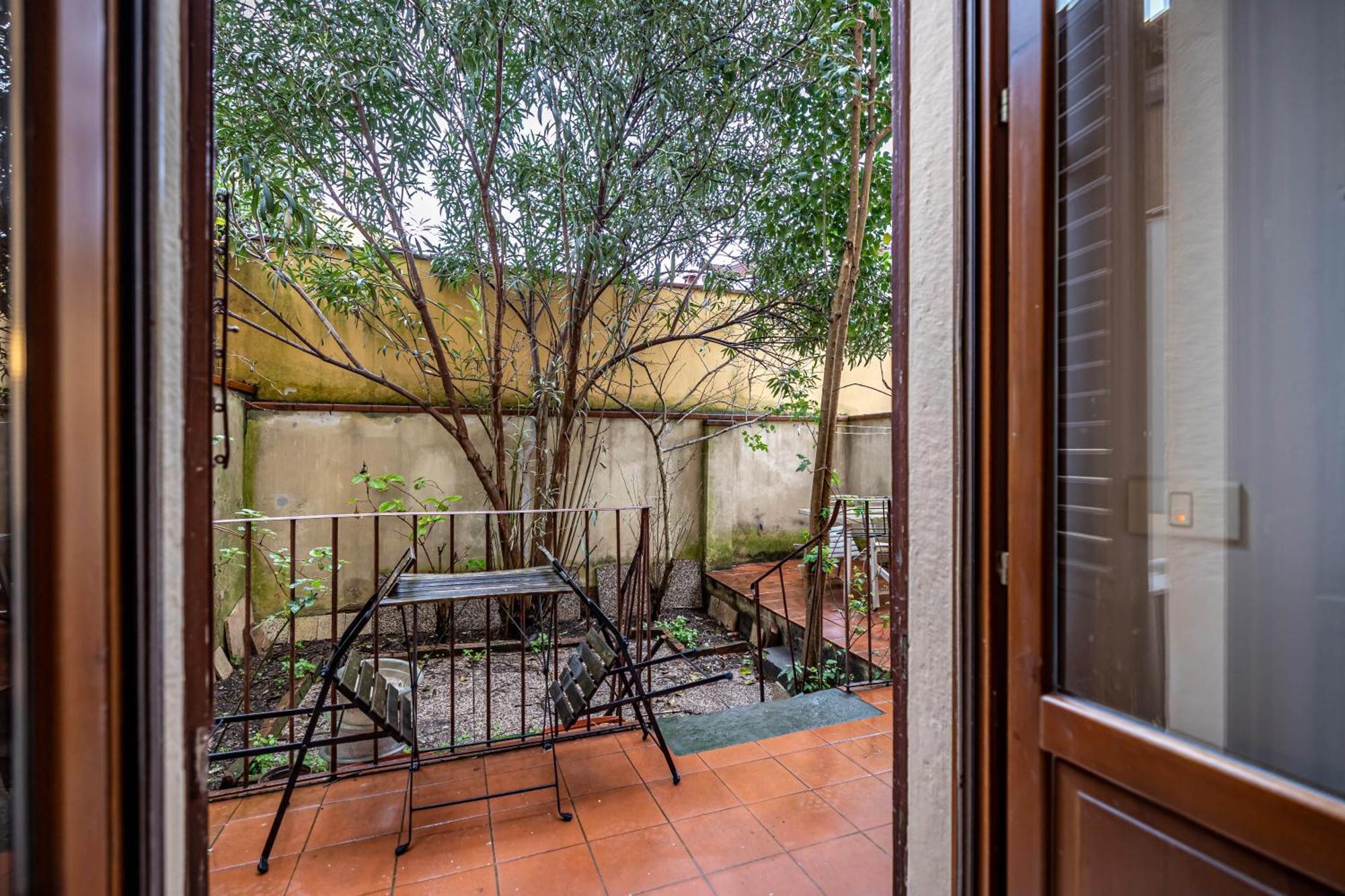 Yid With Little Garden Apartment Florence