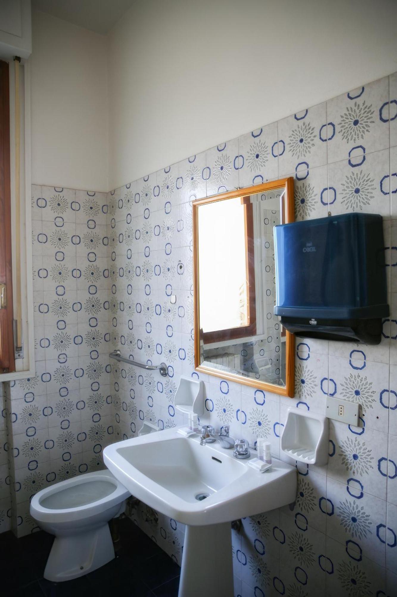 Quaint 2-br Outside Ztl Florence