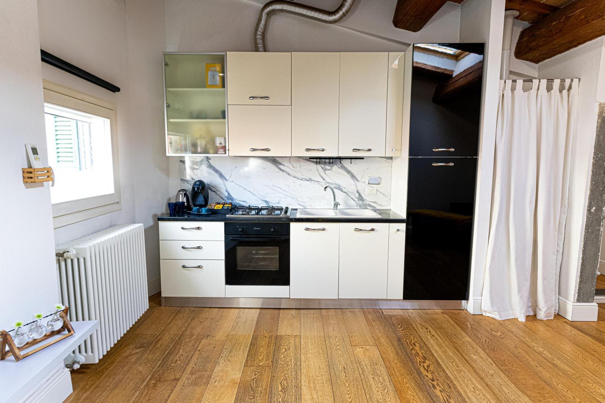 Apartment Floor 21 *