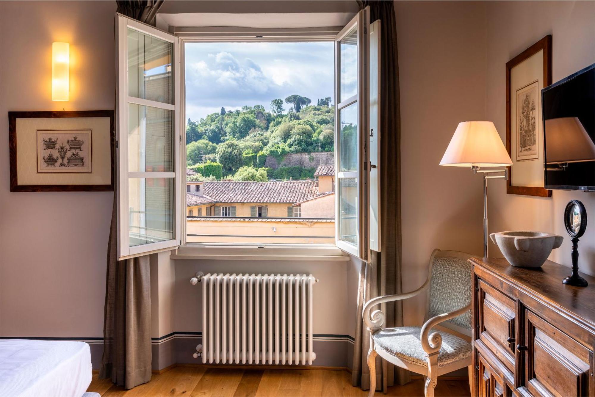 Genteel Piazza Pitti Apartment Florence