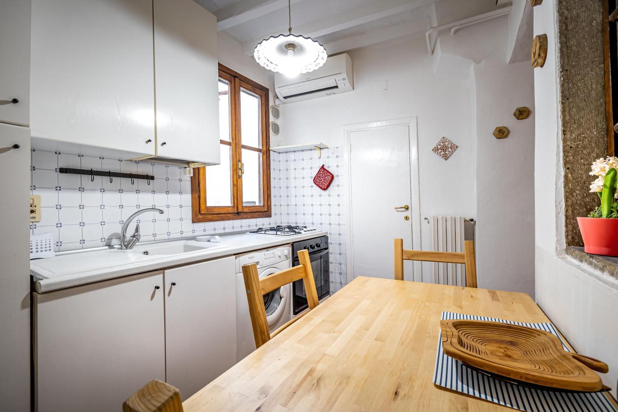 Roommo Viola Apartment