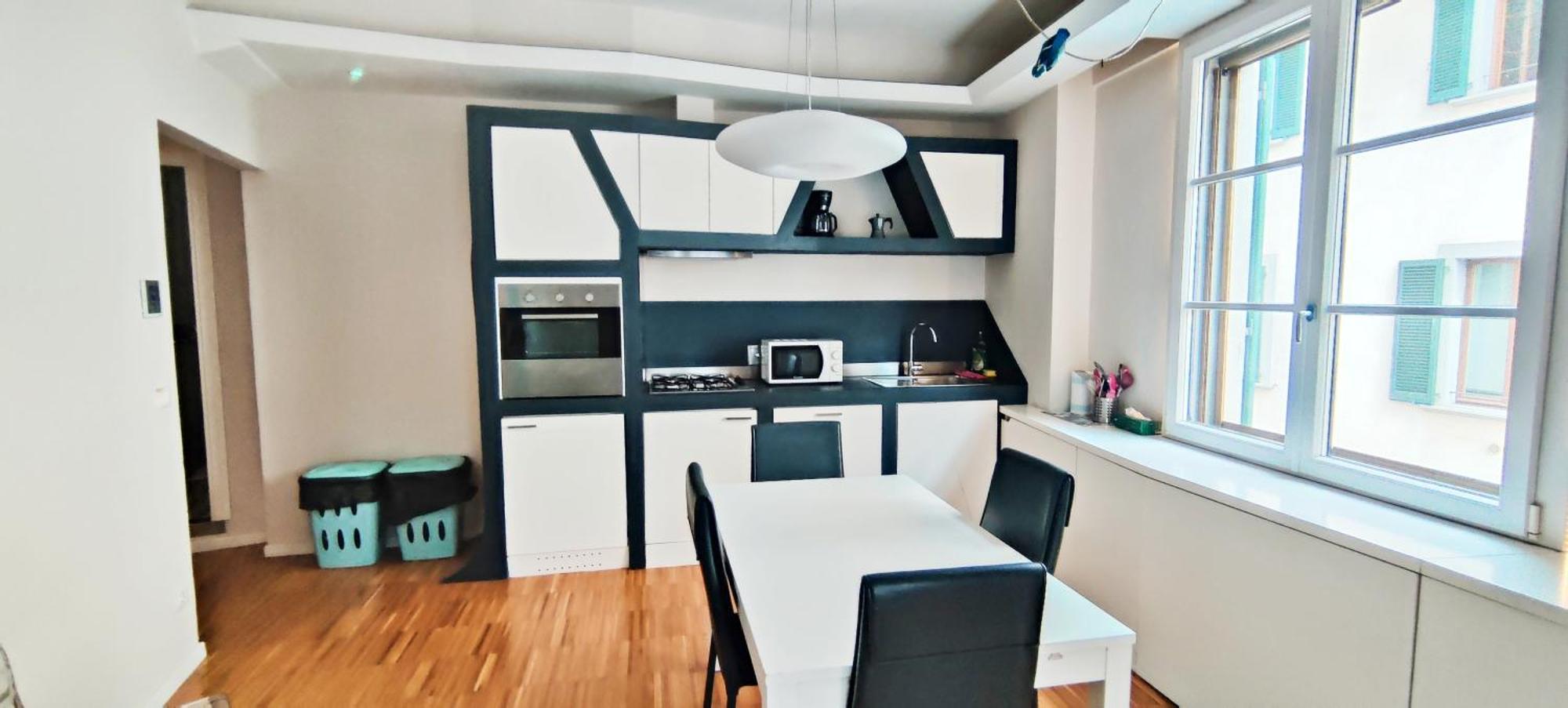 Toc Toc - Modern In Apartment *