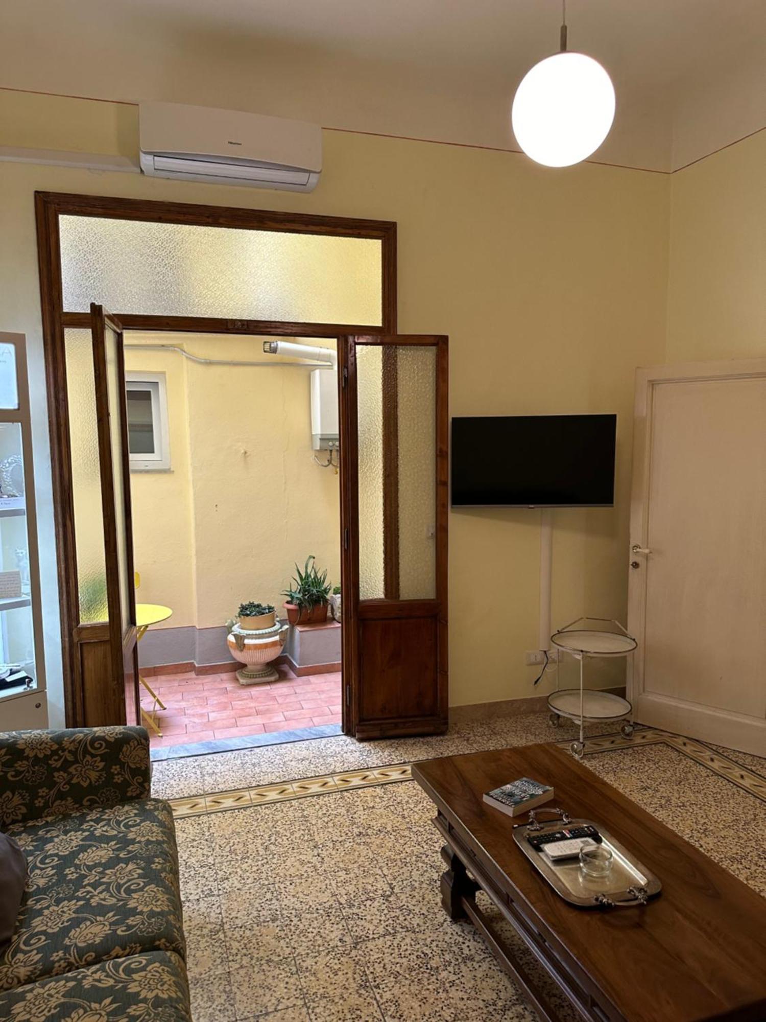Santa Maria Novella Large Terrace Apartment Florence