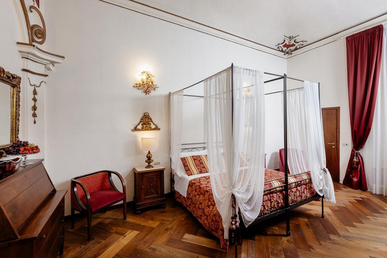 Hotel Palazzo Dal Borgo 4*