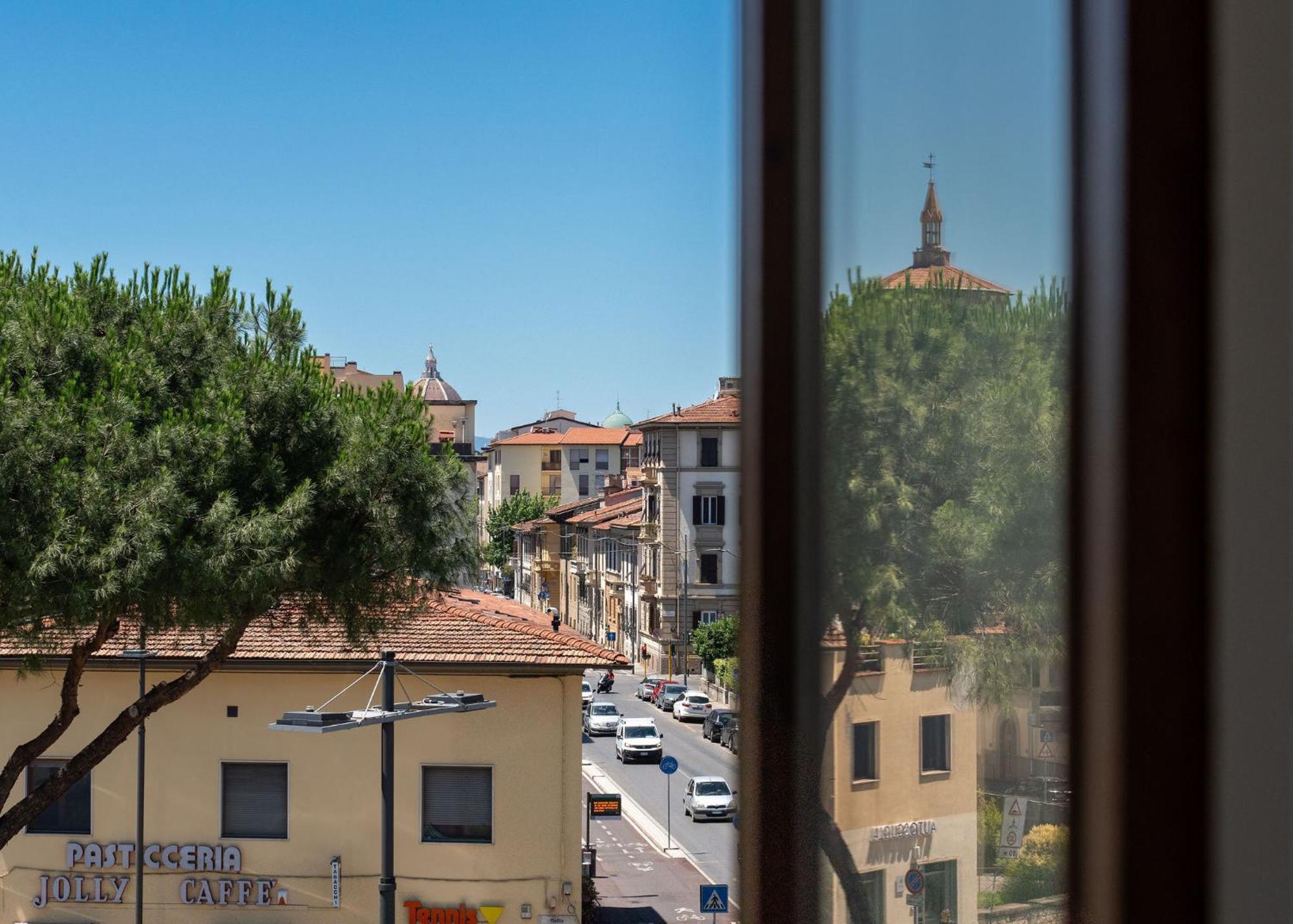 Via Lorenzo Di Credi 3 - Grazioso Con Vista, In Piazza Alberti Vicino Stadio, Nelson Mandela Forum E Con Parcheggio Di Fronte - Charming Apartment