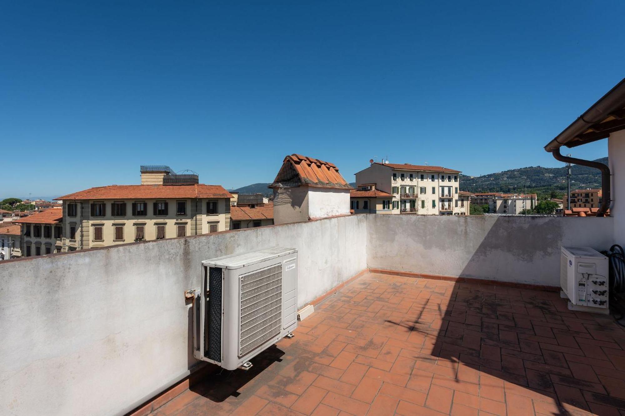 Via Lorenzo Di Credi 3 - Grazioso Con Vista, In Piazza Alberti Vicino Stadio, Nelson Mandela Forum E Con Parcheggio Di Fronte - Charming Apartment
