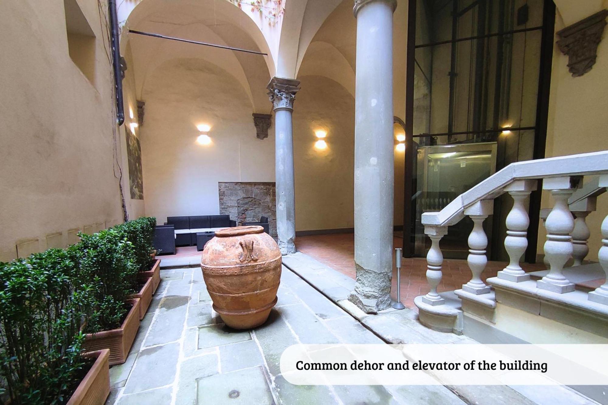 Raffaello With Fireplace In Oltrarno *