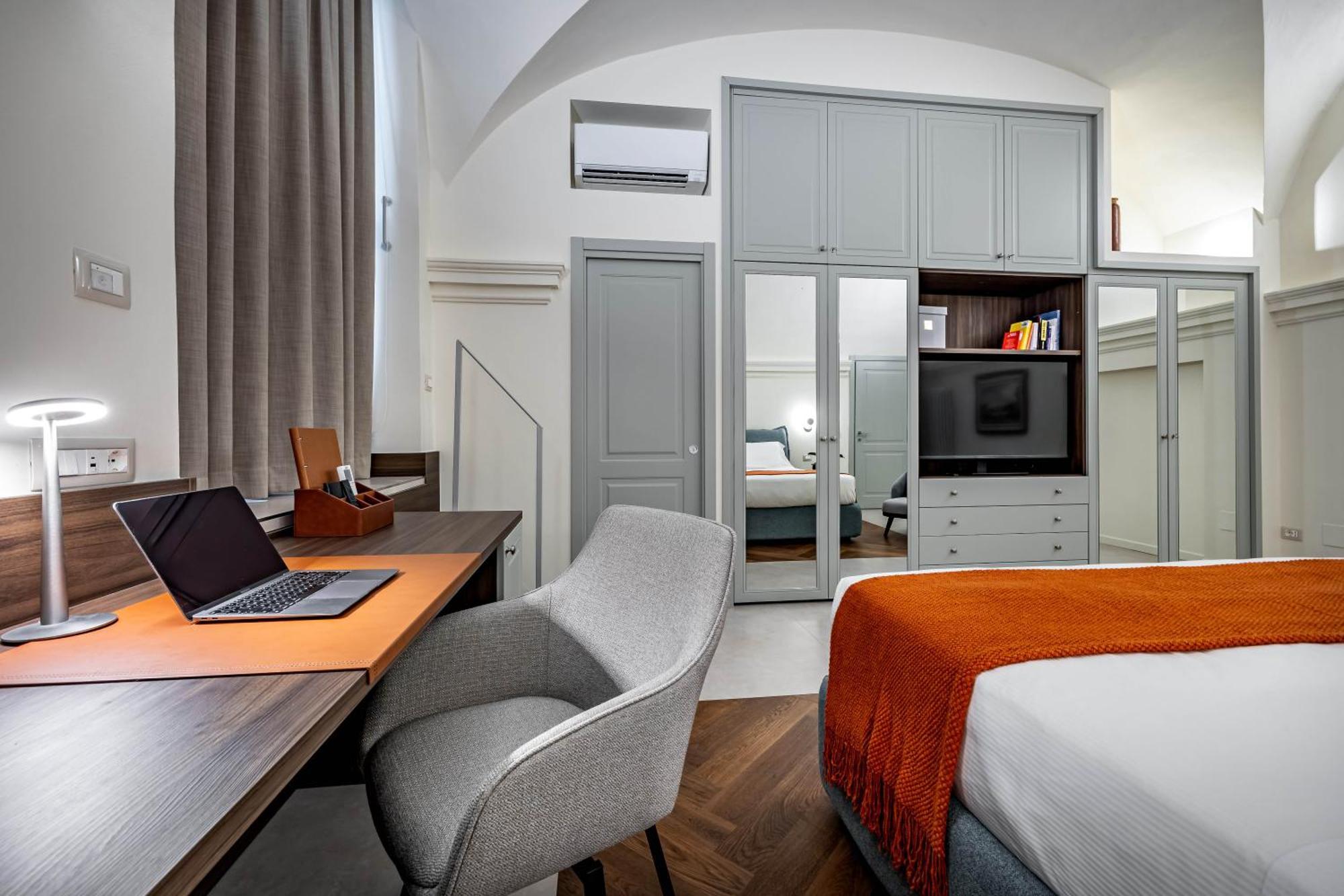 Dimora Collection - Le Corti - Boutique Luxury In A Restored 13th Century Convent, With Sauna And Gym (adults Only) Firenze