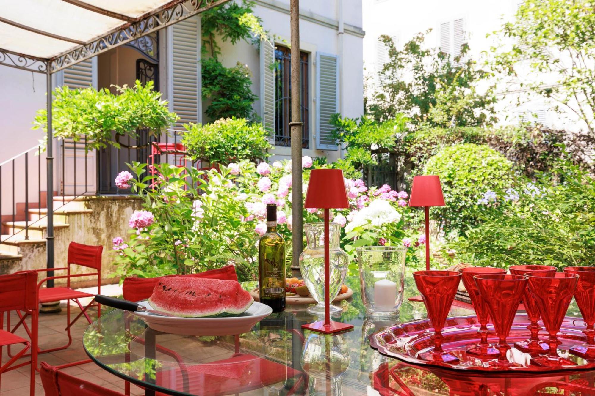 Huge With Private Garden Apartment