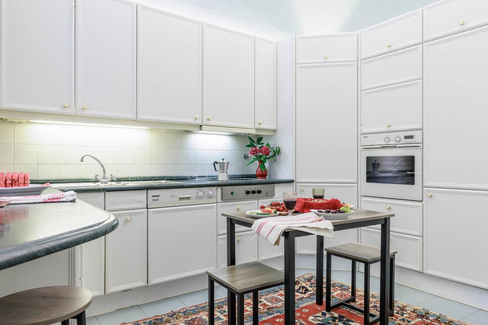 Huge With Private Garden Apartment Florence