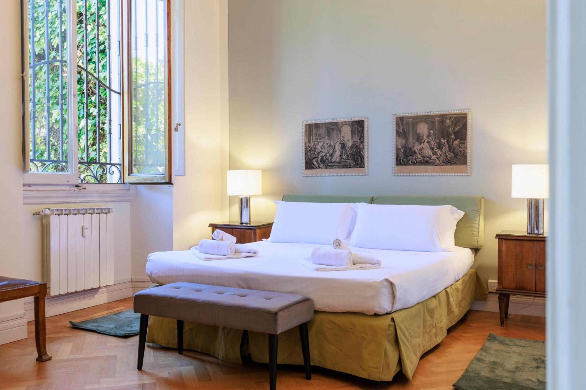 Huge With Private Garden Apartment *