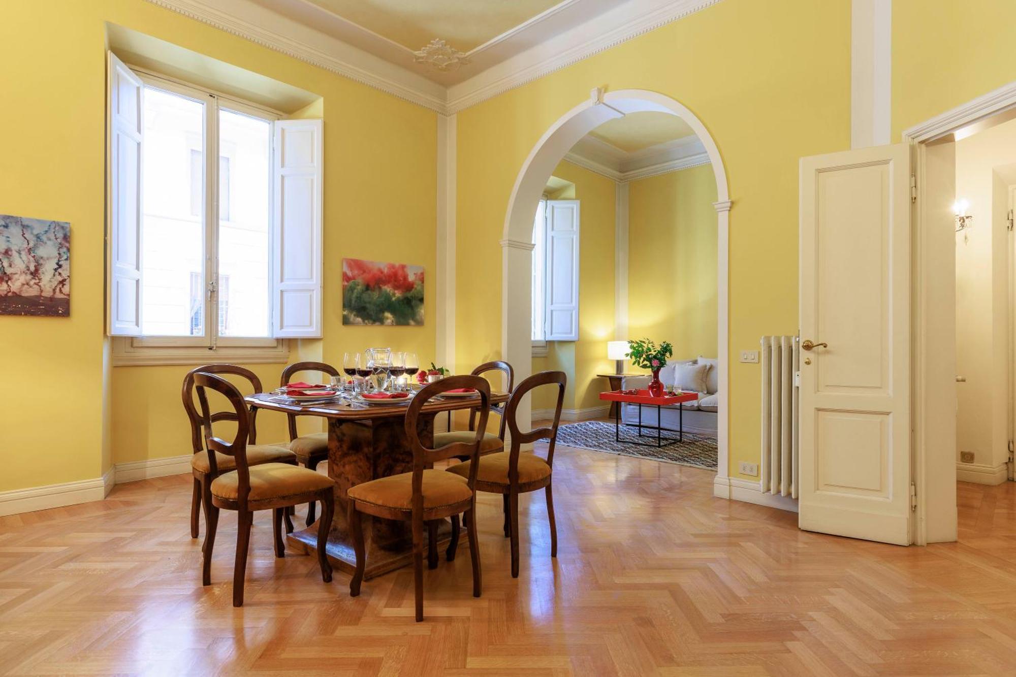 Huge With Private Garden Apartment Florence