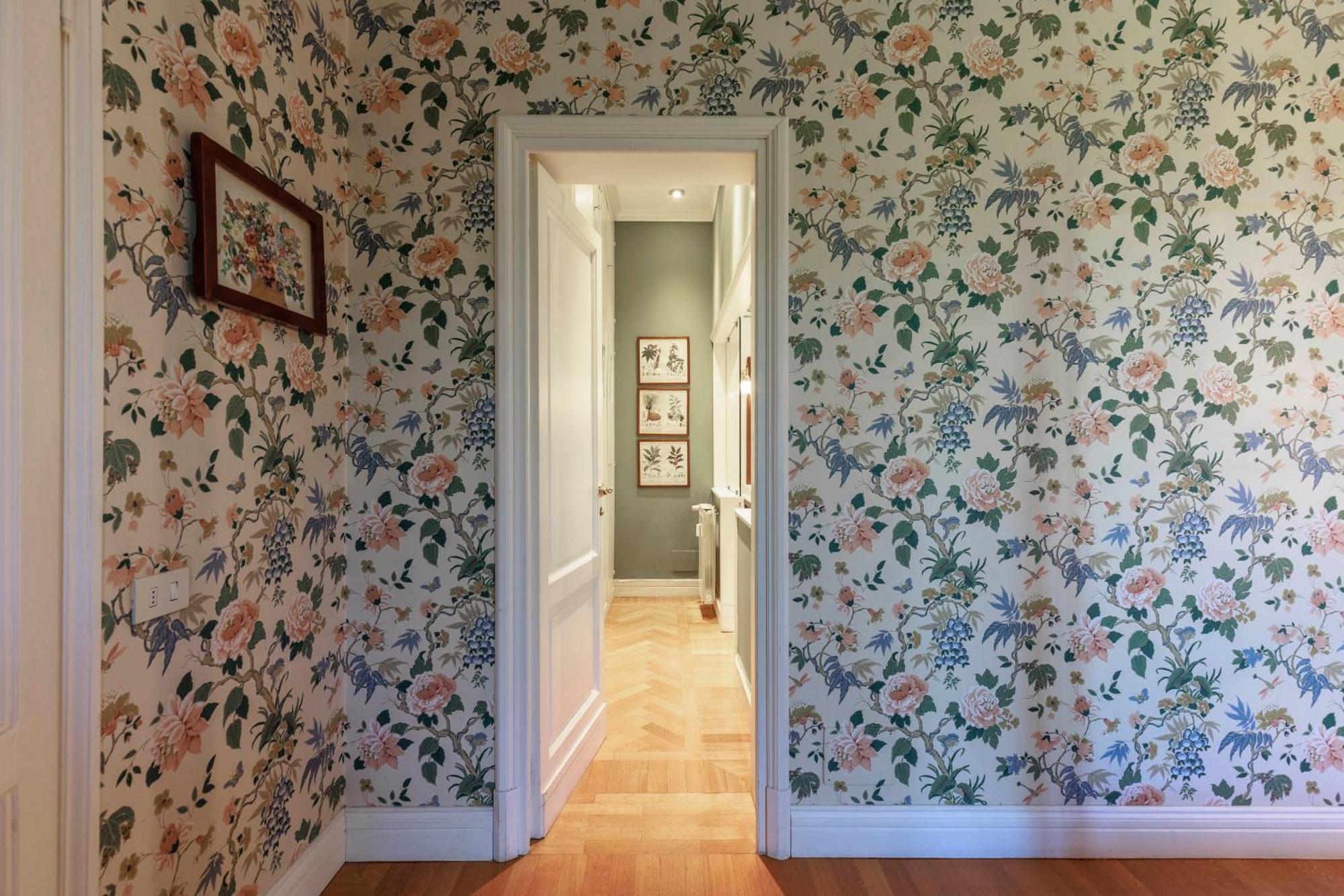 Huge With Private Garden Apartment