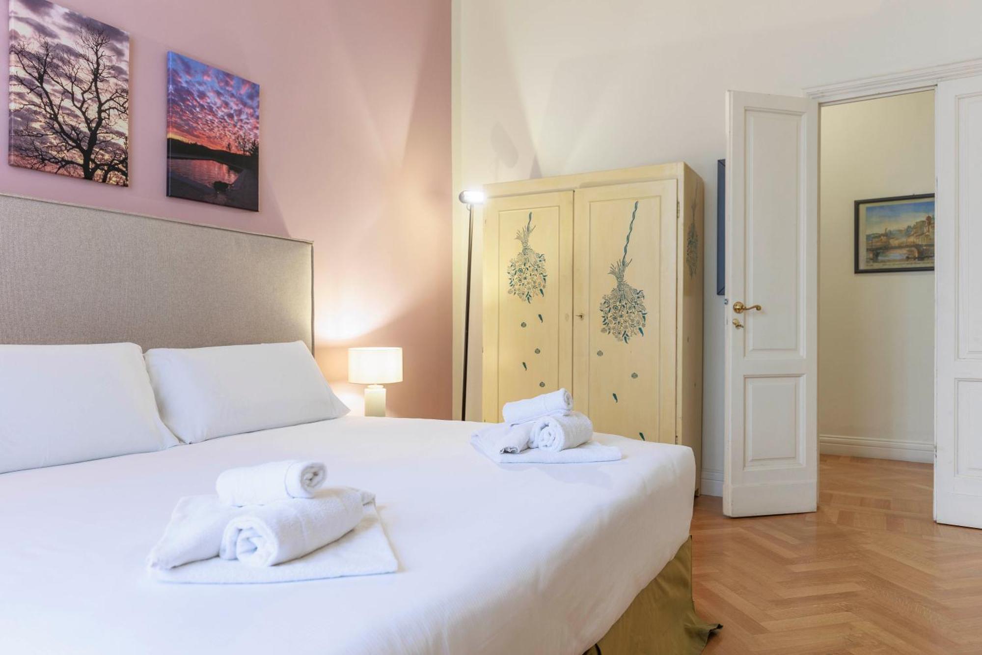 Huge With Private Garden Apartment Florence