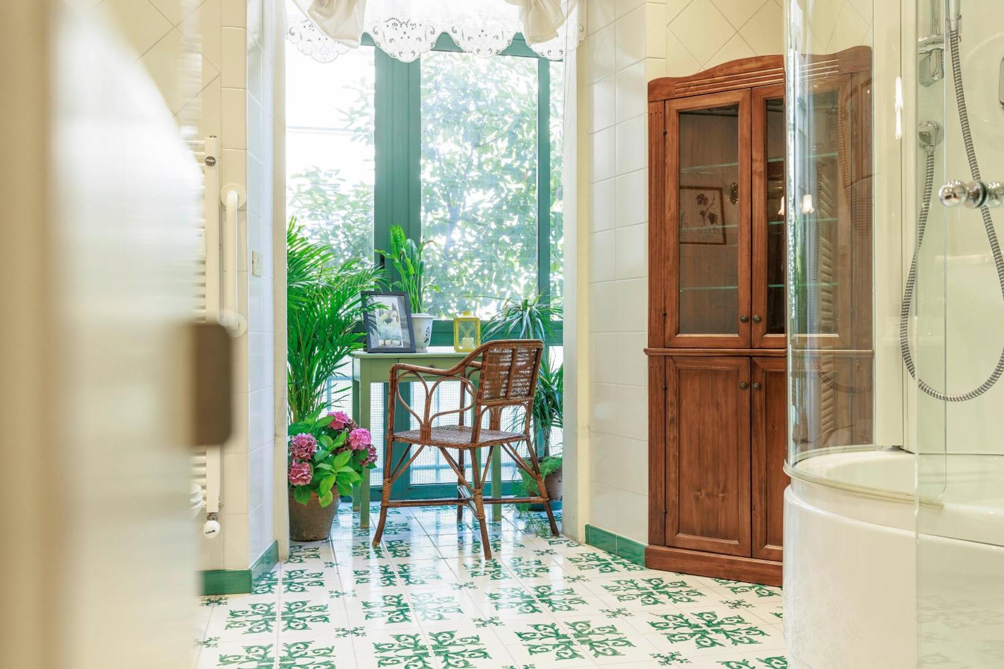 Huge With Private Garden Apartment *