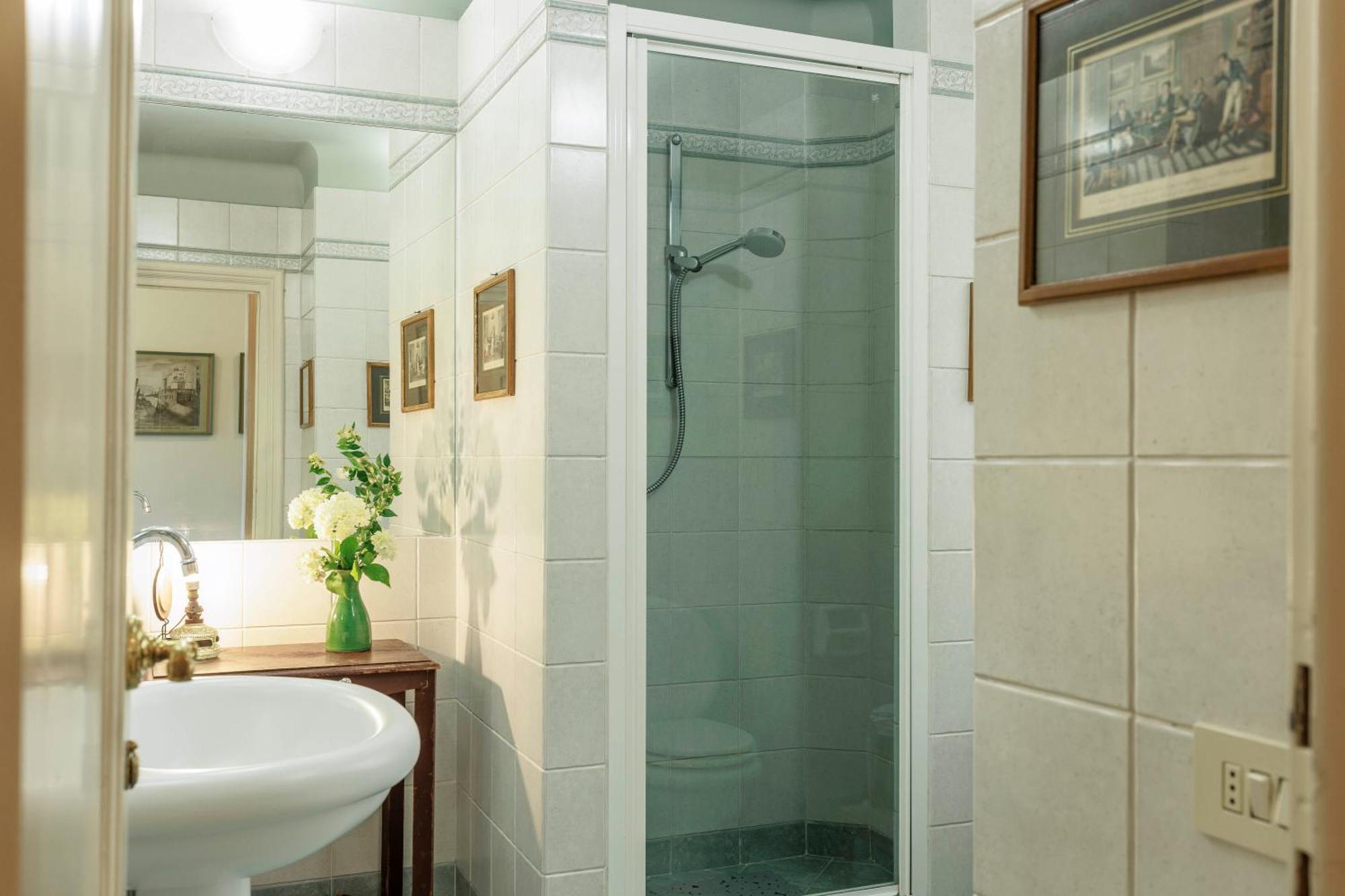 Huge With Private Garden Apartment