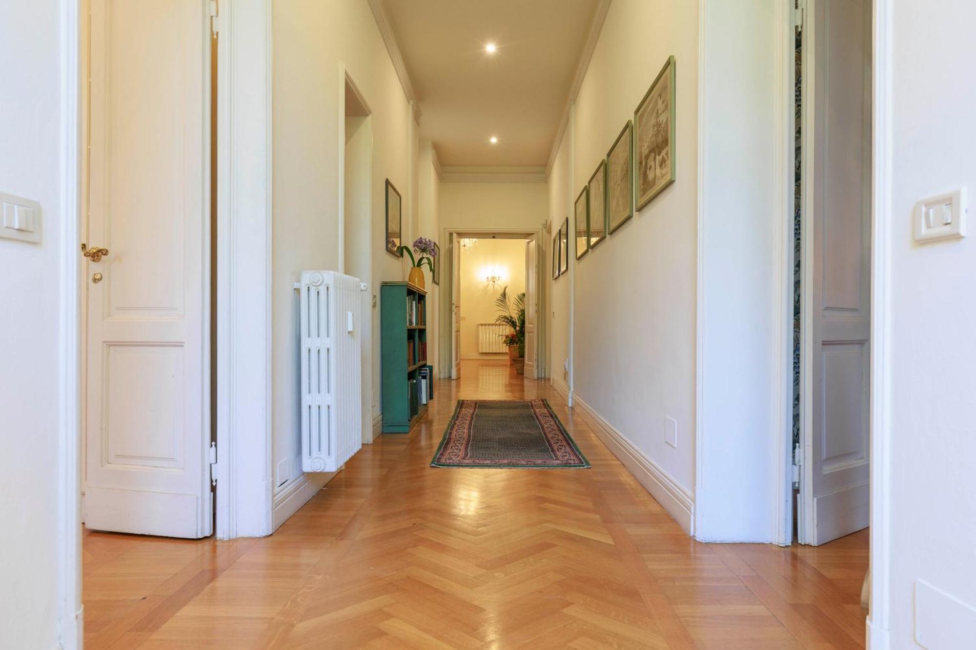 Huge With Private Garden Apartment