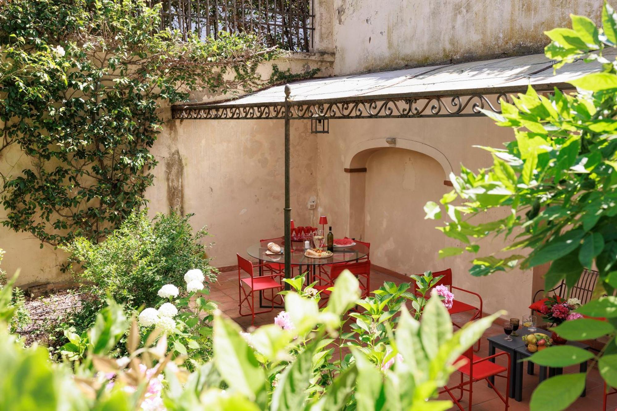 Huge With Private Garden Apartment *