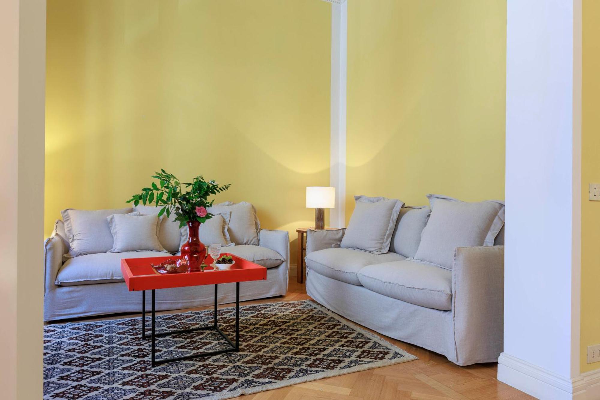 Huge With Private Garden Apartment