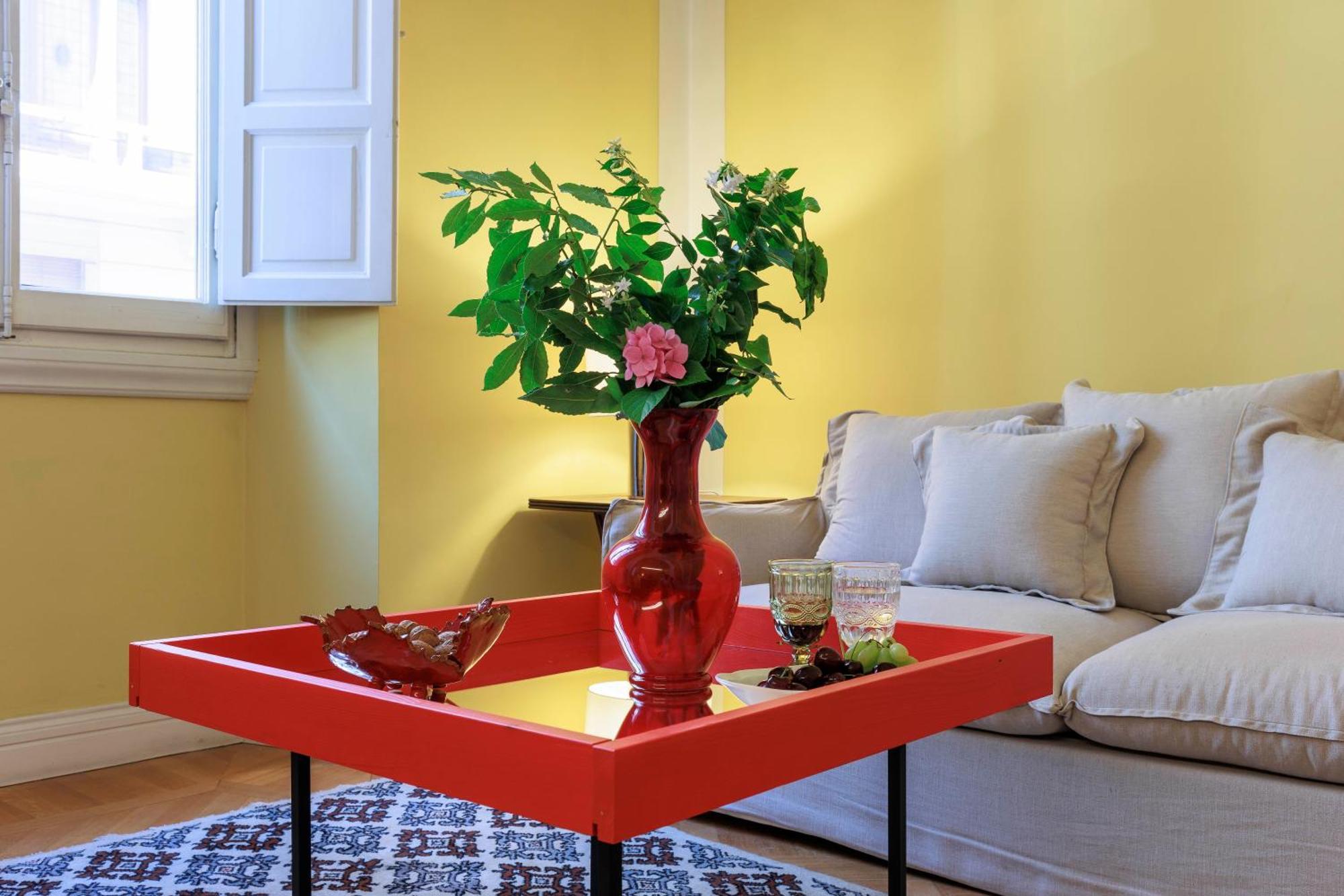 Apartment Huge With Private Garden *