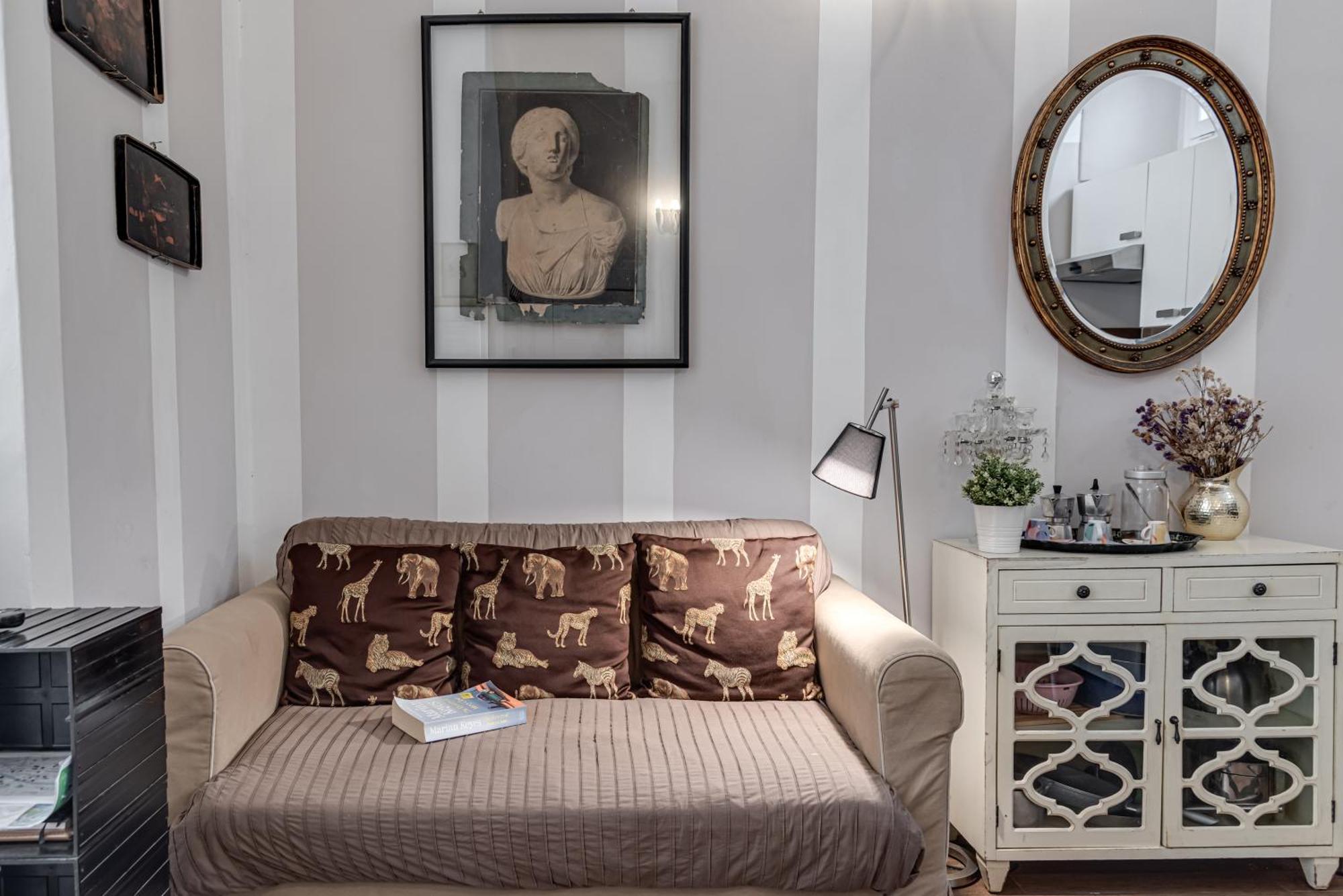 Cathedral Studio, San Lorenzo Apartment *