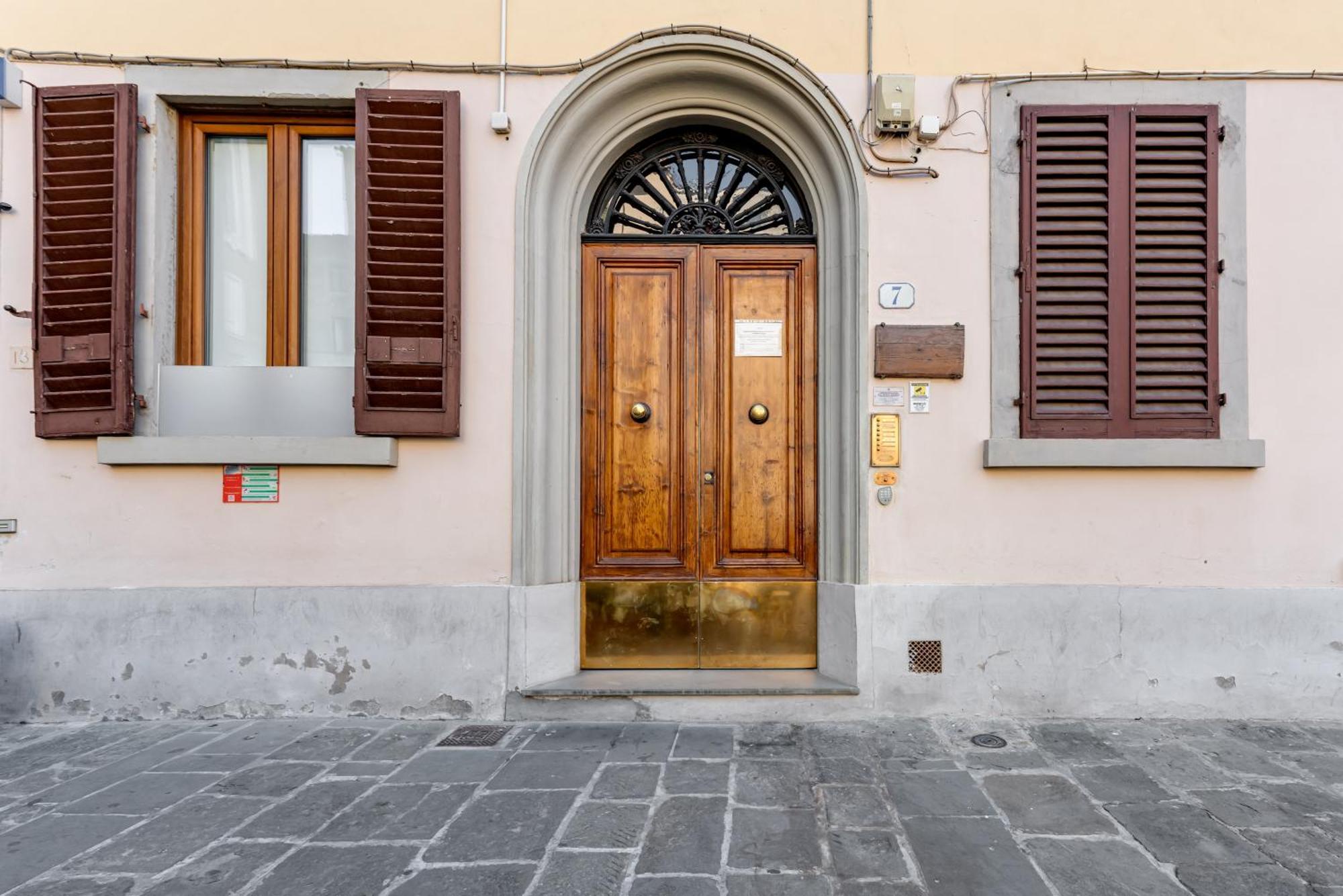 Cathedral Studio, San Lorenzo Apartment *