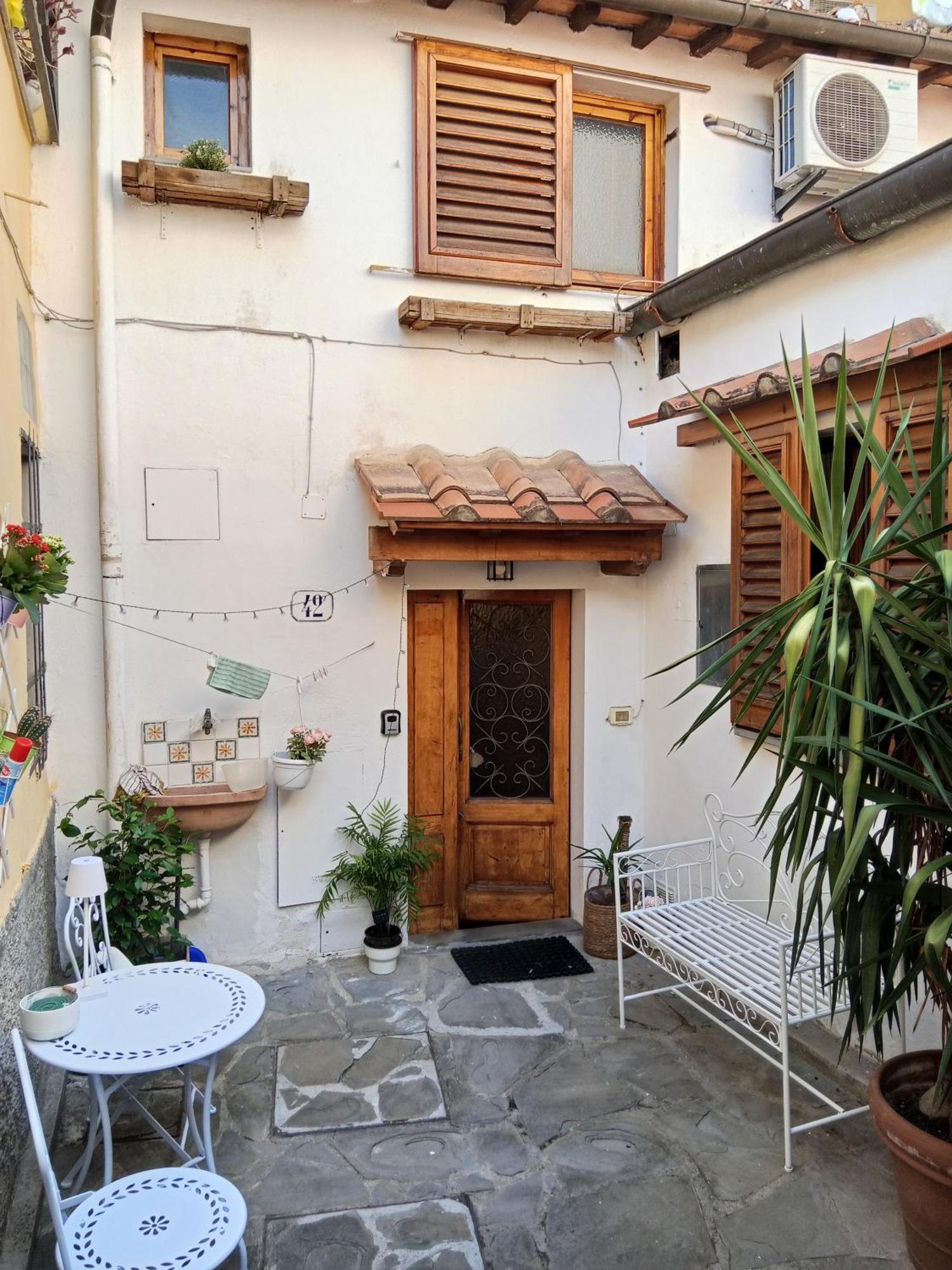 Casa Romantica Vicino Al Centro A Apartment Florence