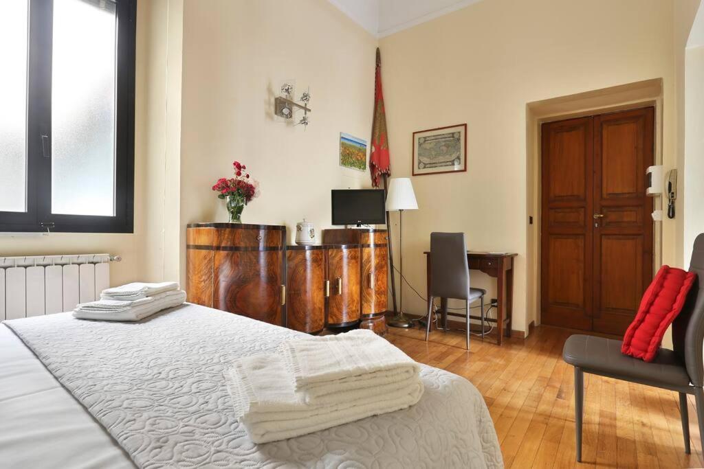 Small Studio, Donatello, Next To The Duomo Of * Florence
