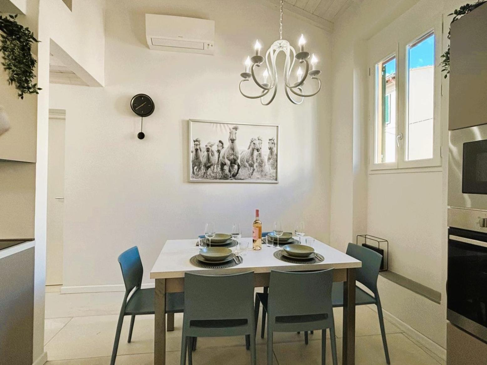Apartment White Iris Florence