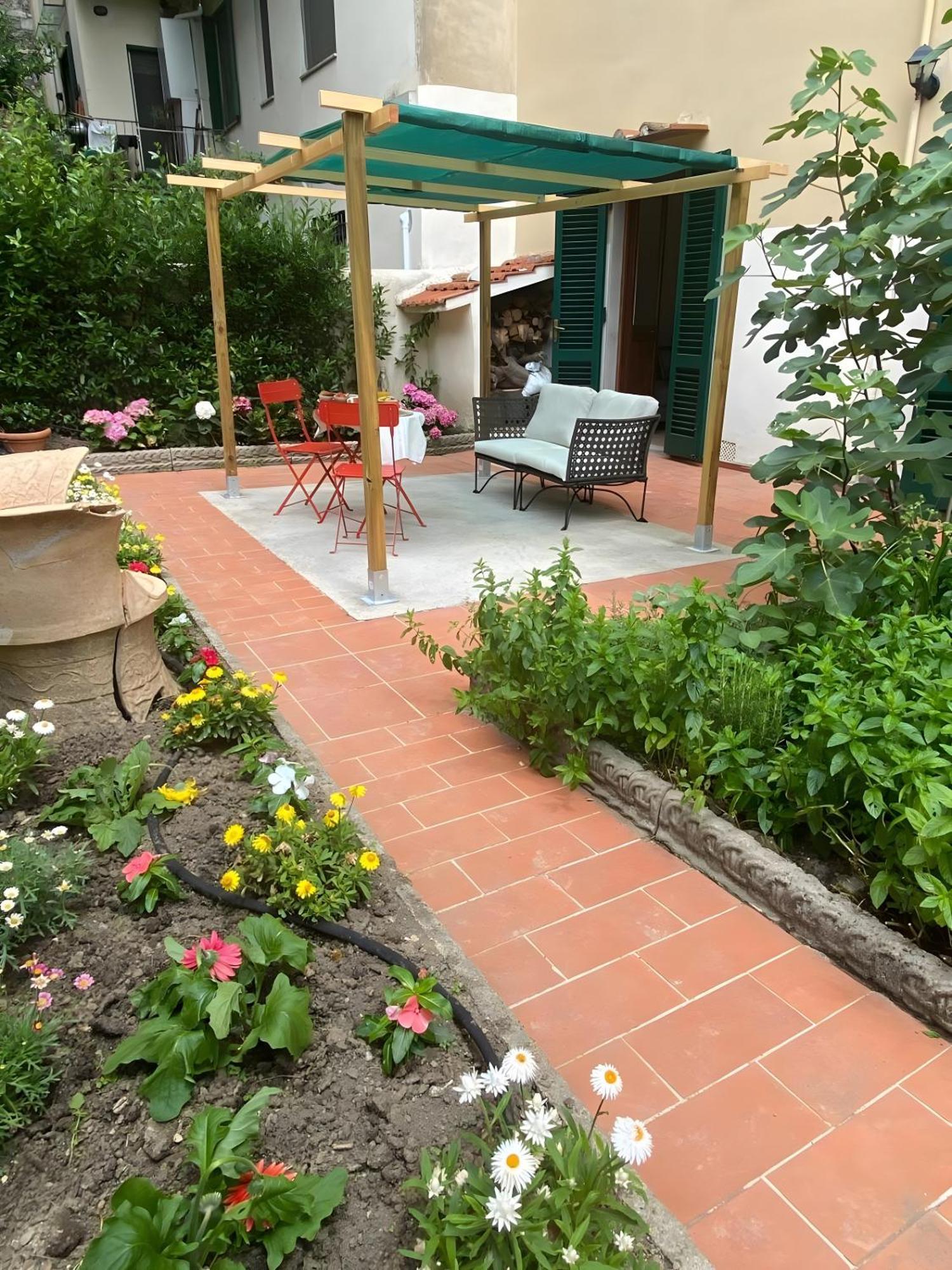 Le Petit Jardin Center *