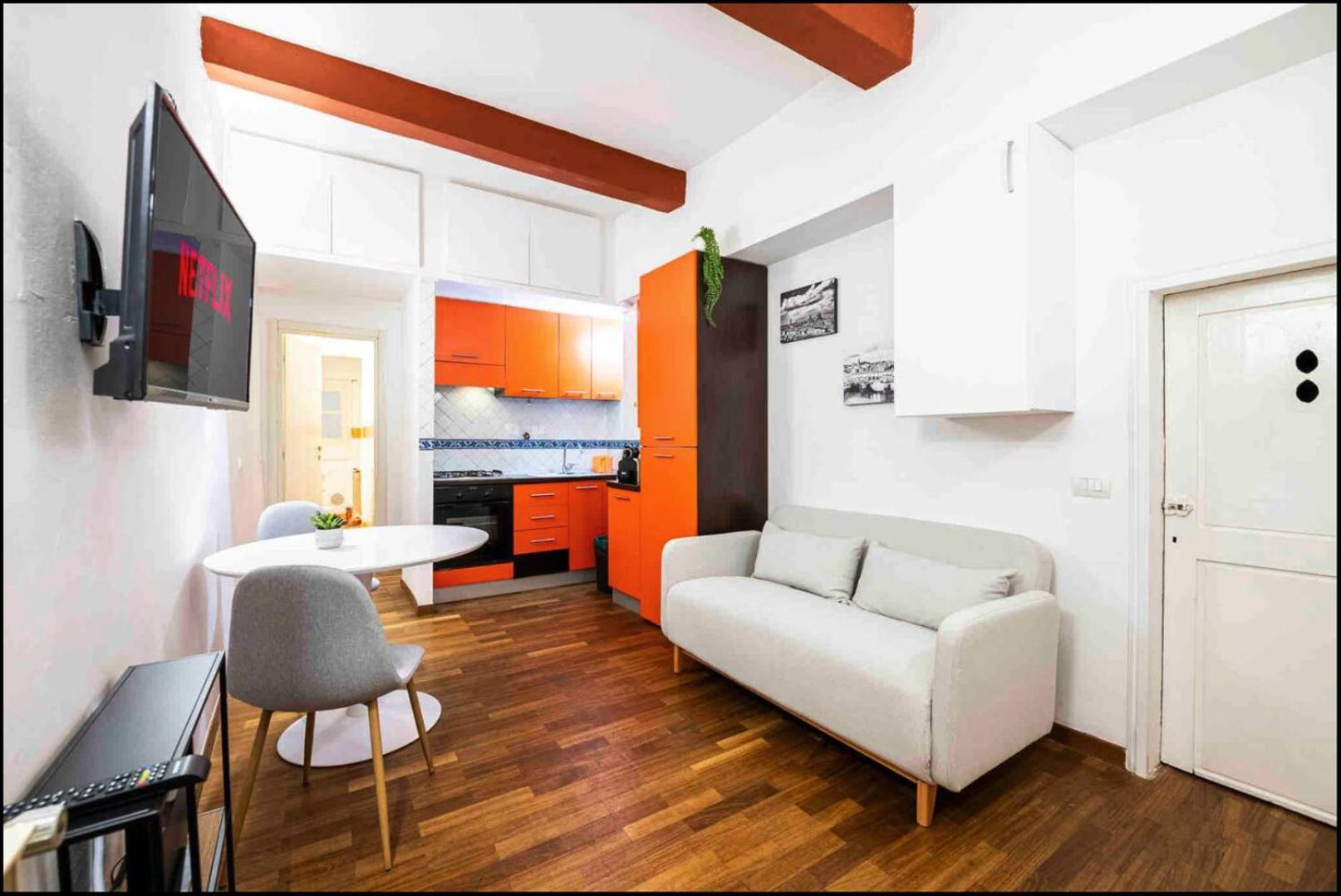 Via Buonarroti, 8 - 12 Minutes Walk To Duomo - Bright & Cozy - Charming Apartment *