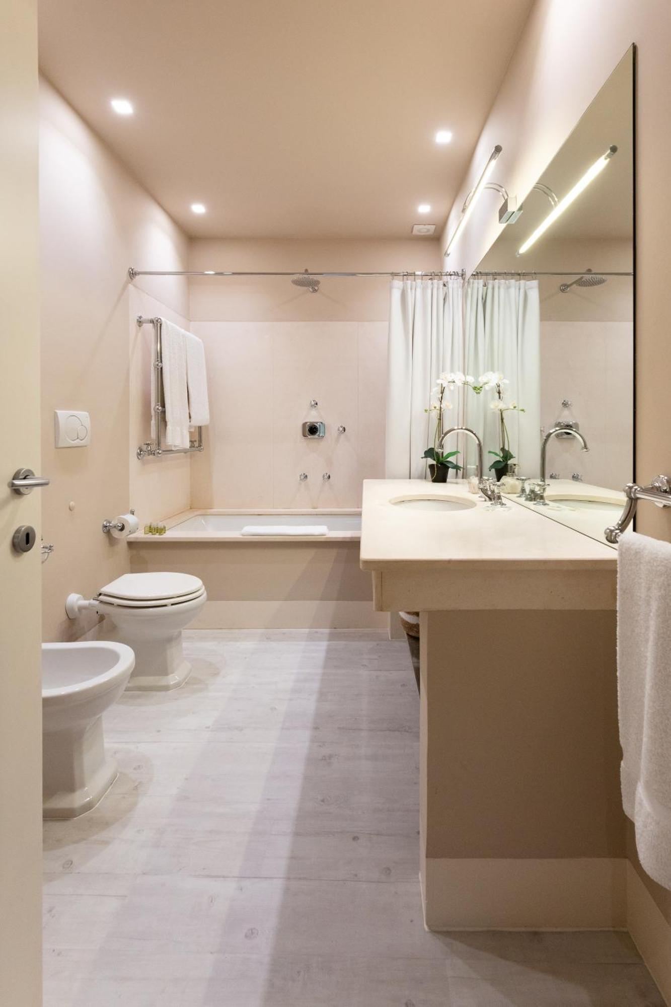 Via Del Campuccio, 72 - 300 Sqm Luxurious With Parking And Private Terrace - Charming Apartment Florence