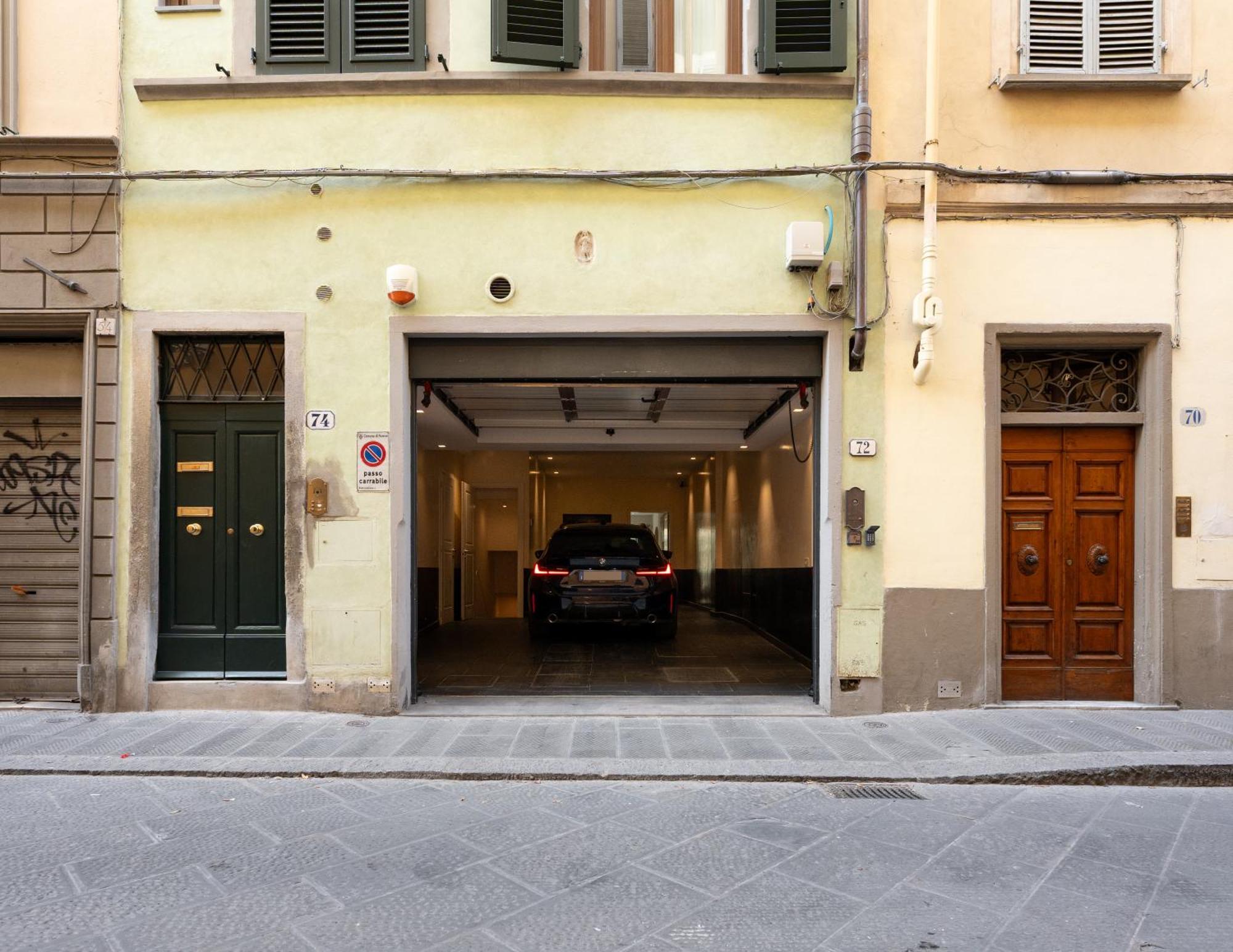Apartment Via Del Campuccio, 72 - 300 Sqm Luxurious With Parking And Private Terrace - Charming