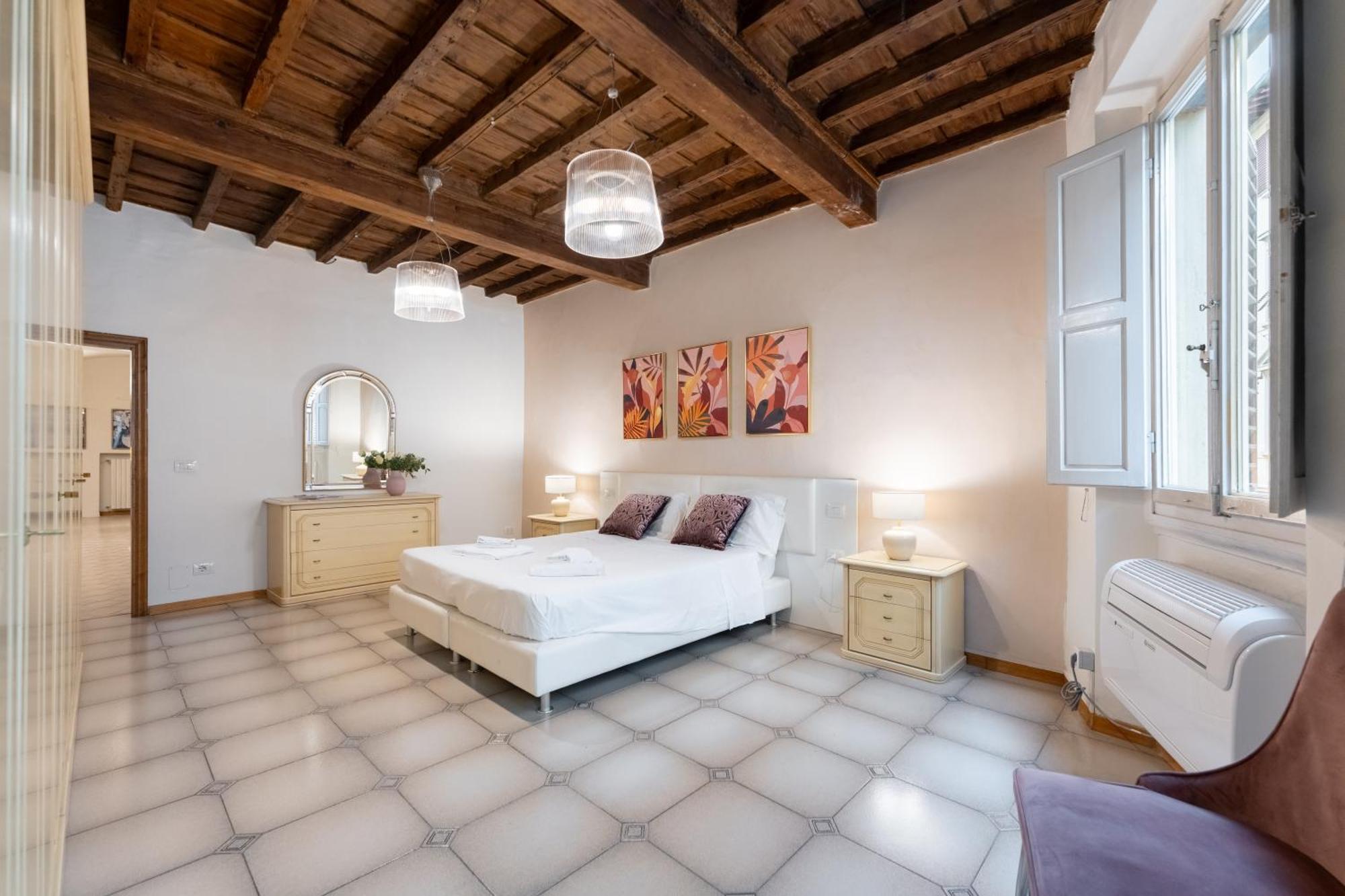 Via Sant'egidio, 3 - Spacious And Bright Just 300mt From The Duomo Apartment *