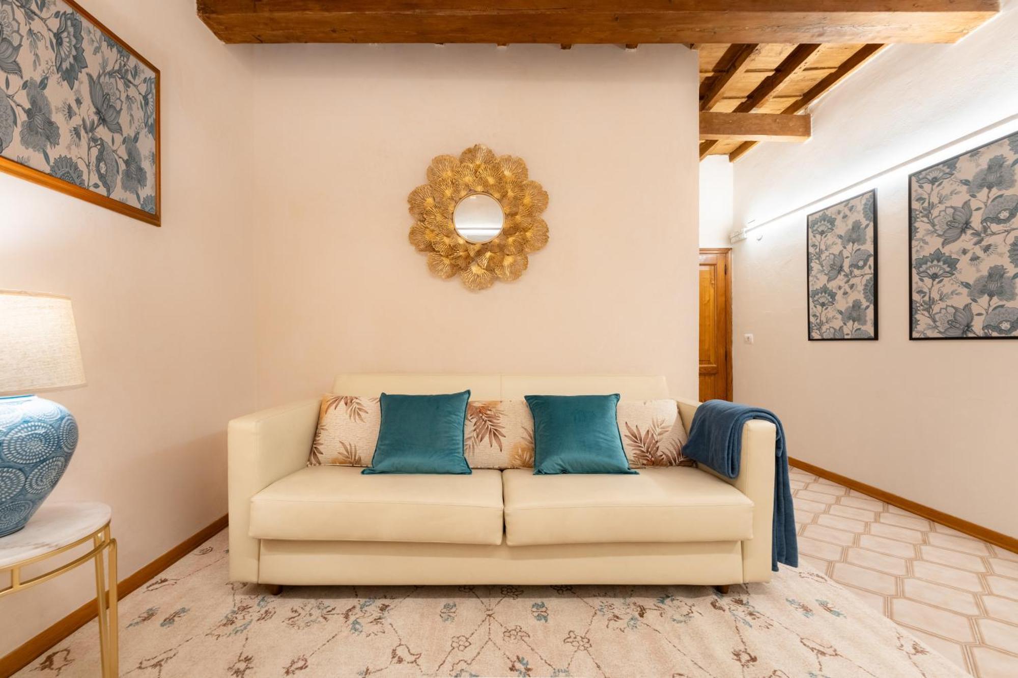 Via Sant'egidio, 3 - Spacious And Bright Just 300mt From The Duomo *