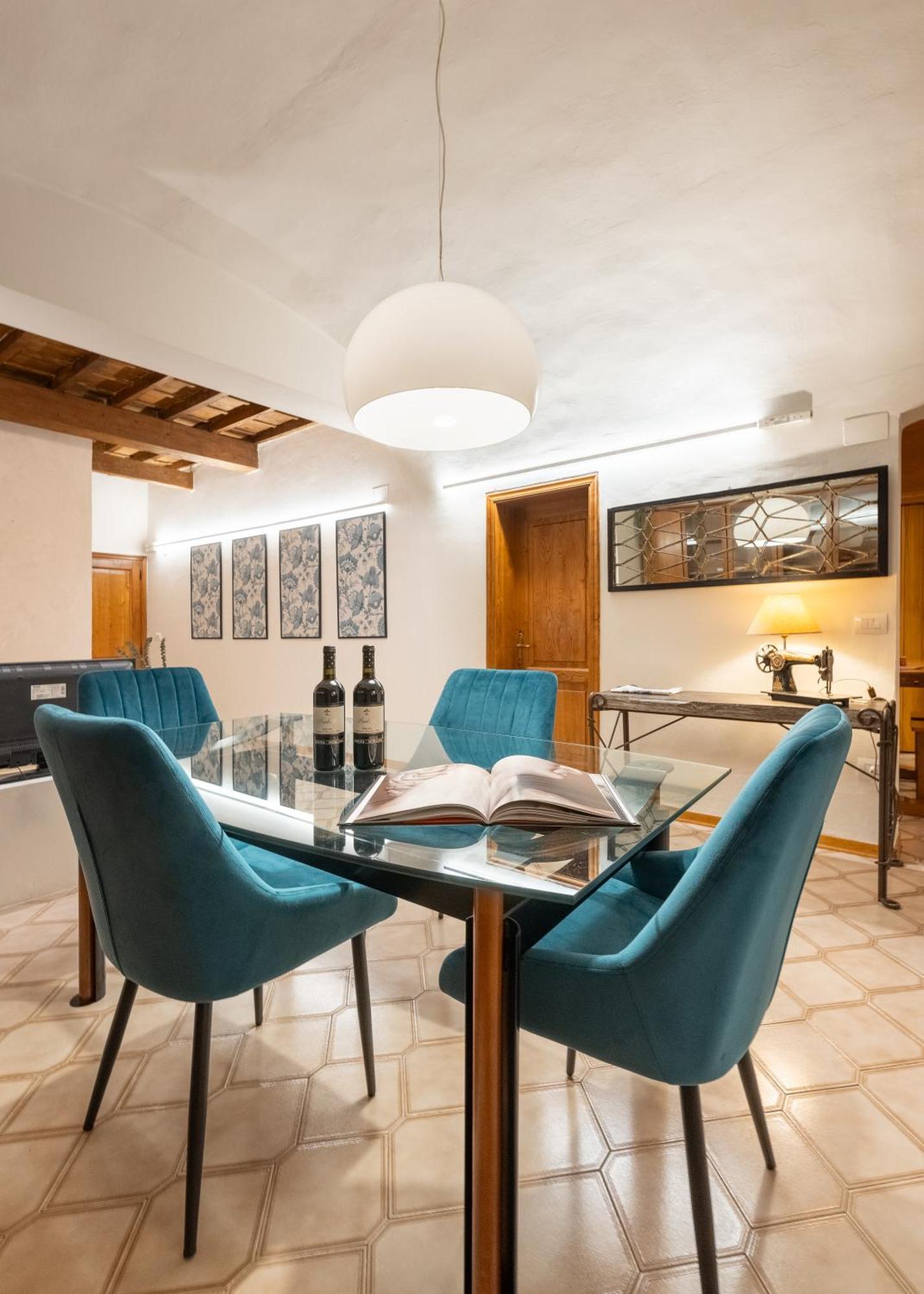 Via Sant'egidio, 3 - Spacious And Bright Just 300mt From The Duomo Apartment