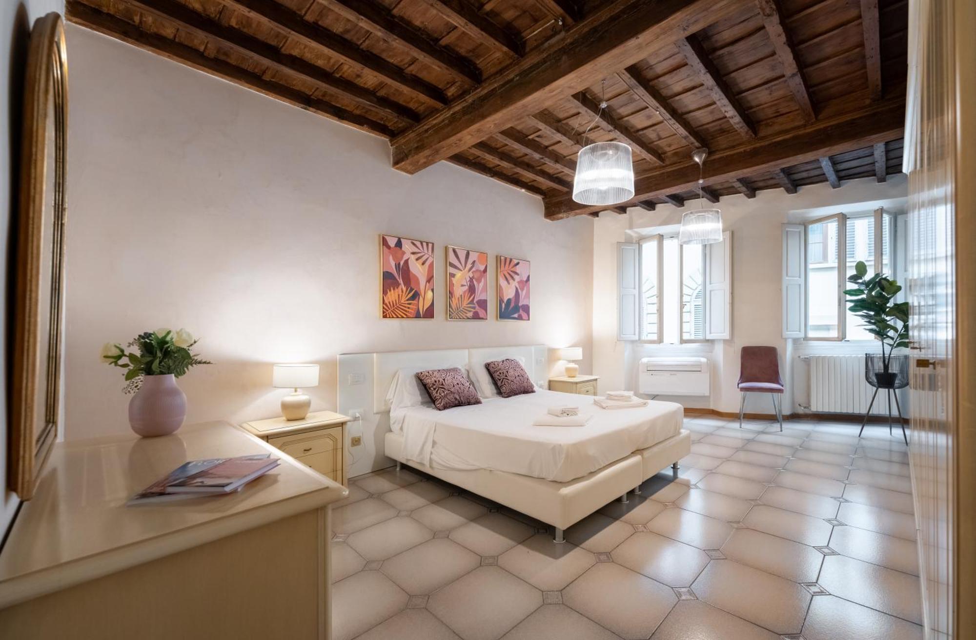 Via Sant'egidio, 3 - Spacious And Bright Just 300mt From The Duomo Apartment *