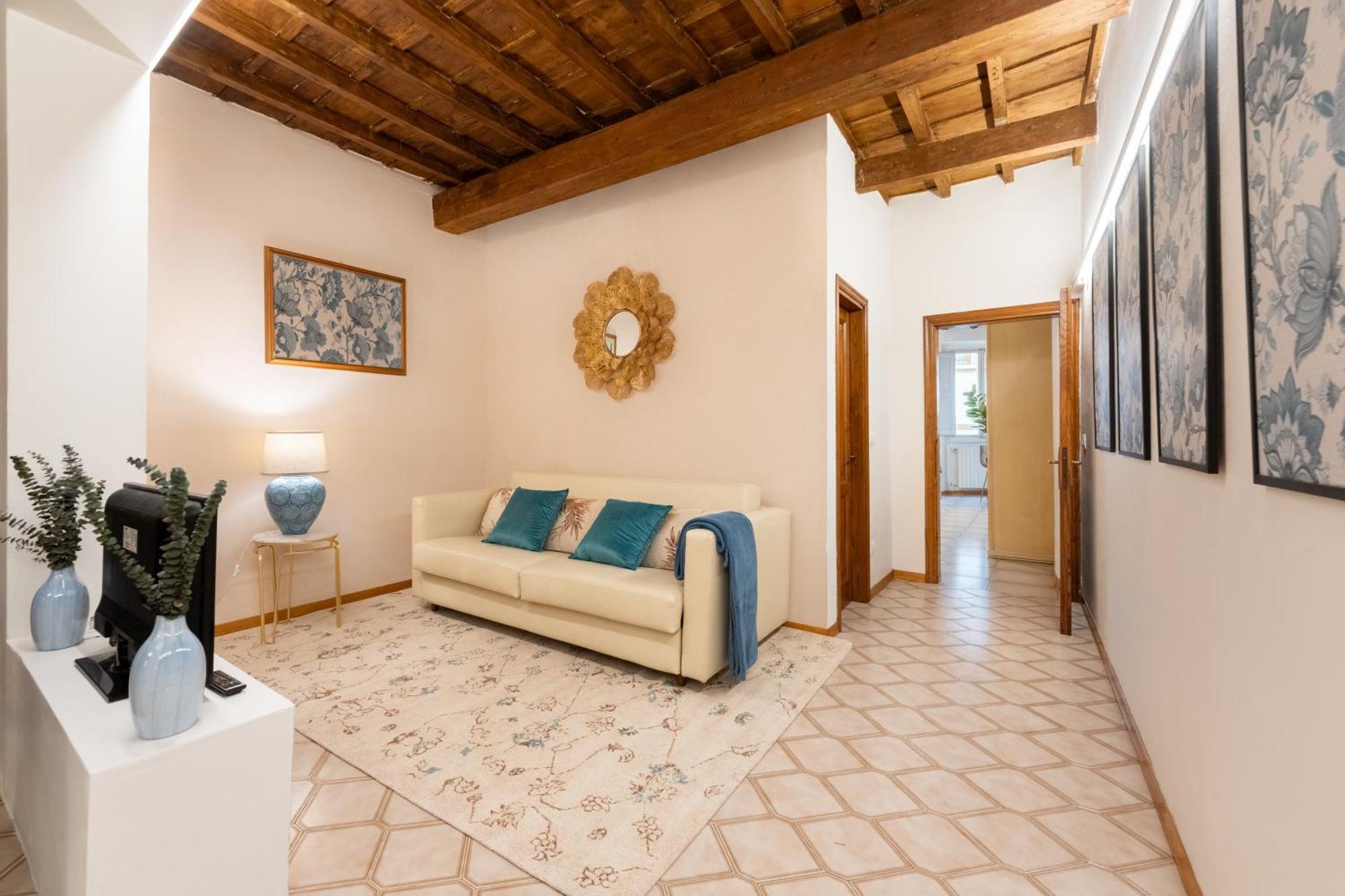 Via Sant'egidio, 3 - Spacious And Bright Just 300mt From The Duomo Apartment